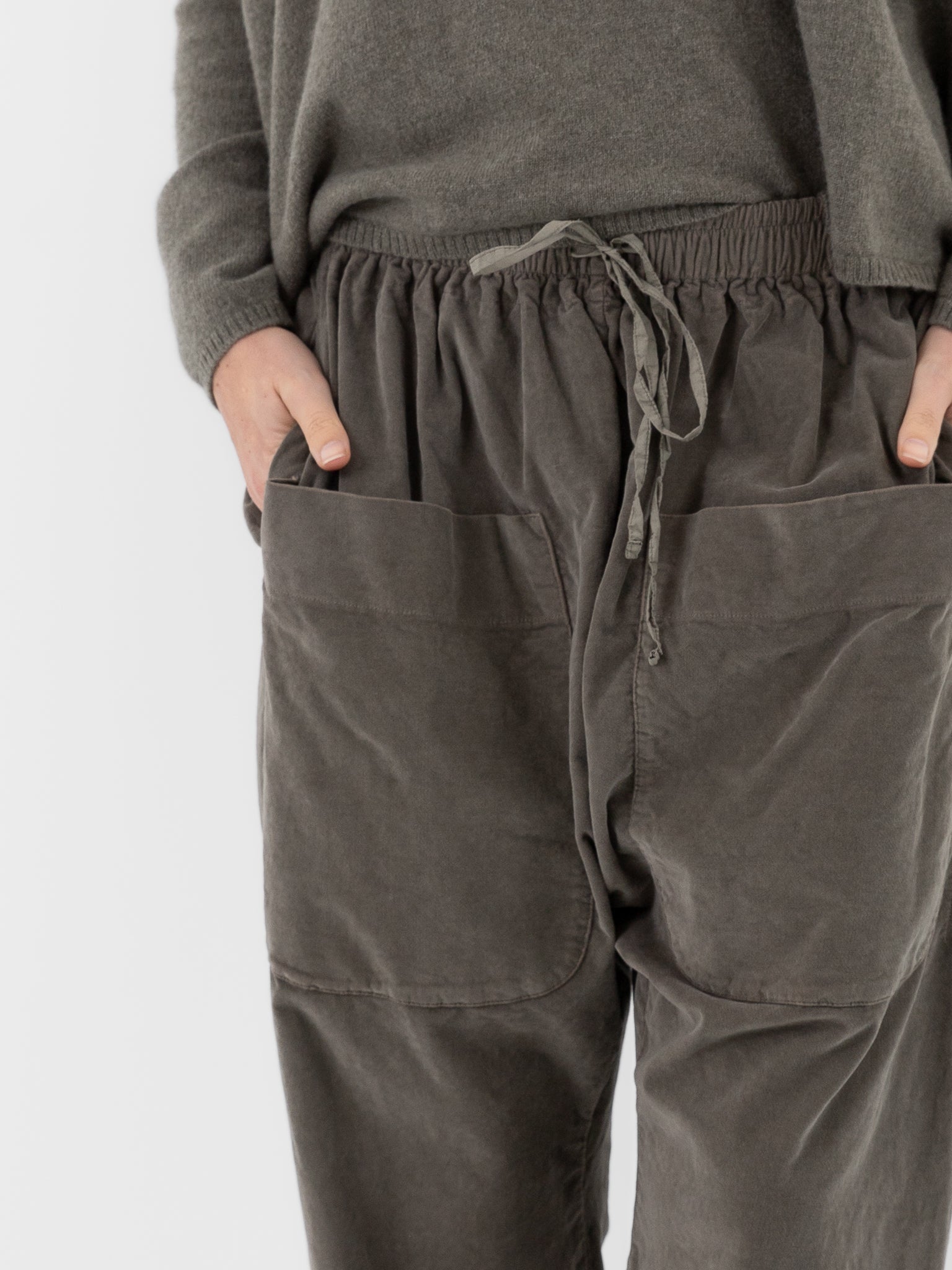 Album di Famiglia Braghe Tasche V in Taupe - ALBUM DI FAMIGLIA at Worthwhile - shop PANT
