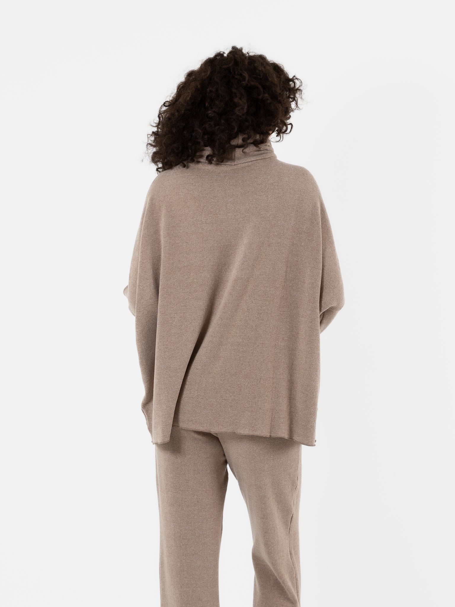 Album Di Famiglia Big Big Turtleneck in Marron Glace JP - ALBUM DI FAMIGLIA at Worthwhile - shop TOP