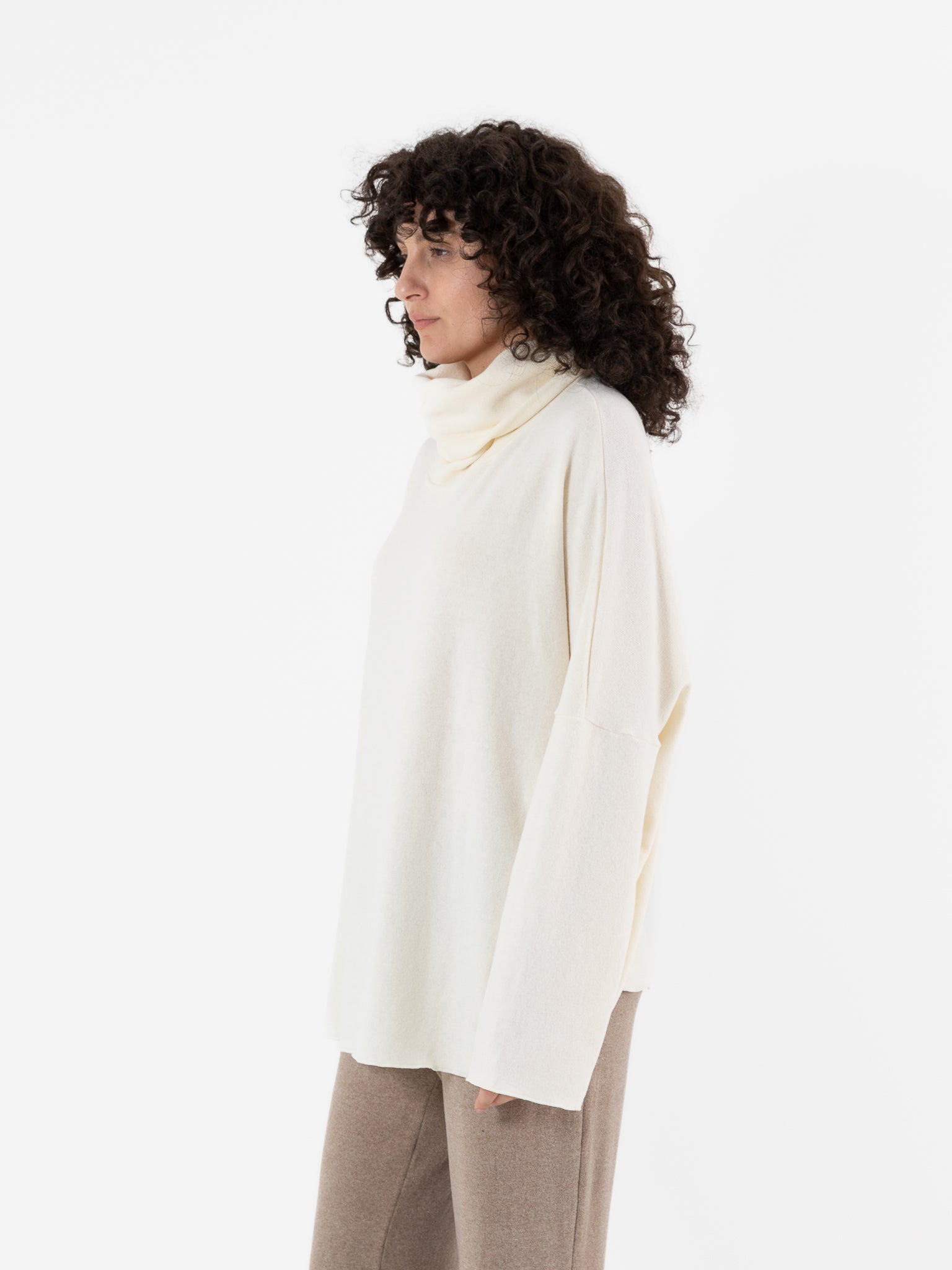 Album Di Famiglia Big Big Turtleneck in Milk JP - ALBUM DI FAMIGLIA at Worthwhile - shop TOP