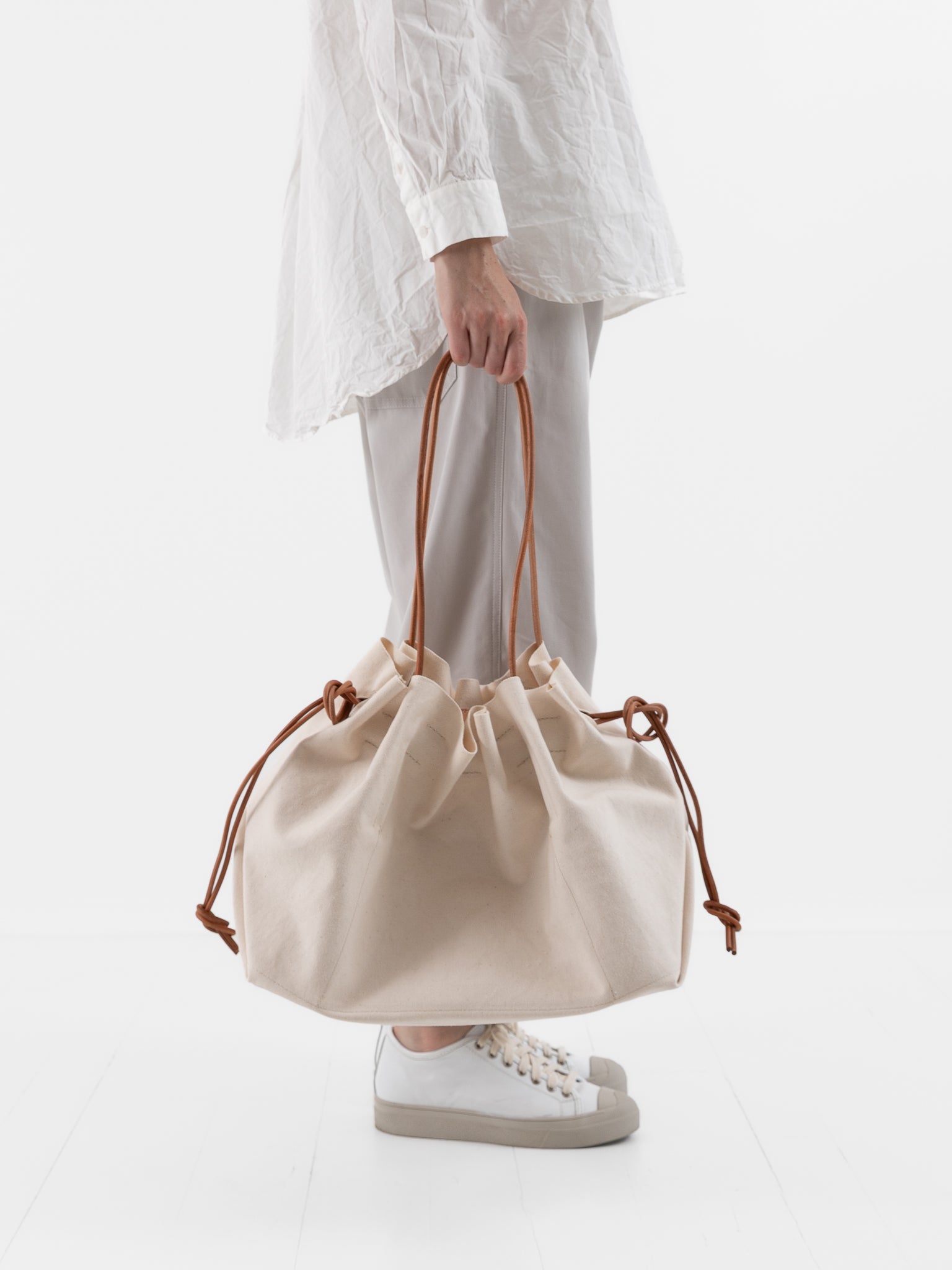 Amiacalva Scarecrow Medium Tote in White - AMIACALVA at Worthwhile - shop BAG
