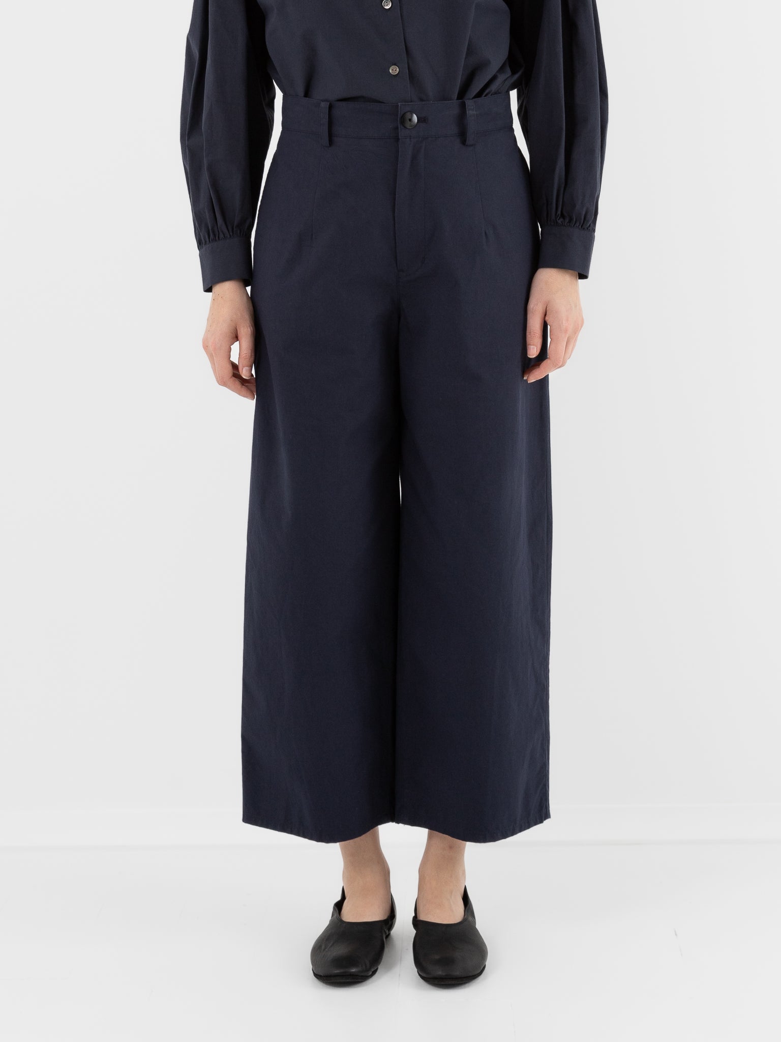 Arts & Science Bulky Chinos Pants in Navy - ARTS & SCIENCE at Worthwhile - shop PANT