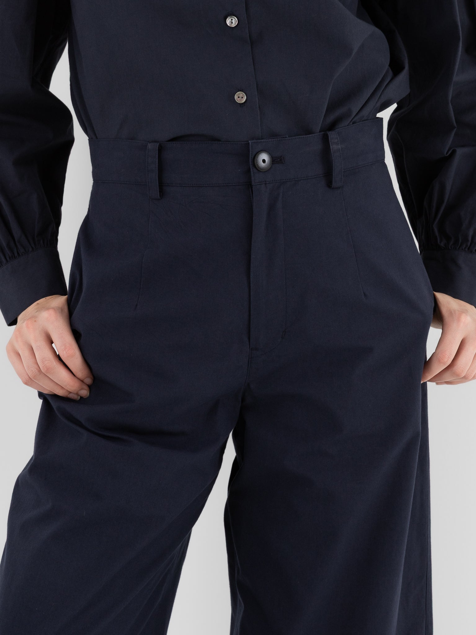 Arts & Science Bulky Chinos Pants in Navy - ARTS & SCIENCE at Worthwhile - shop PANT