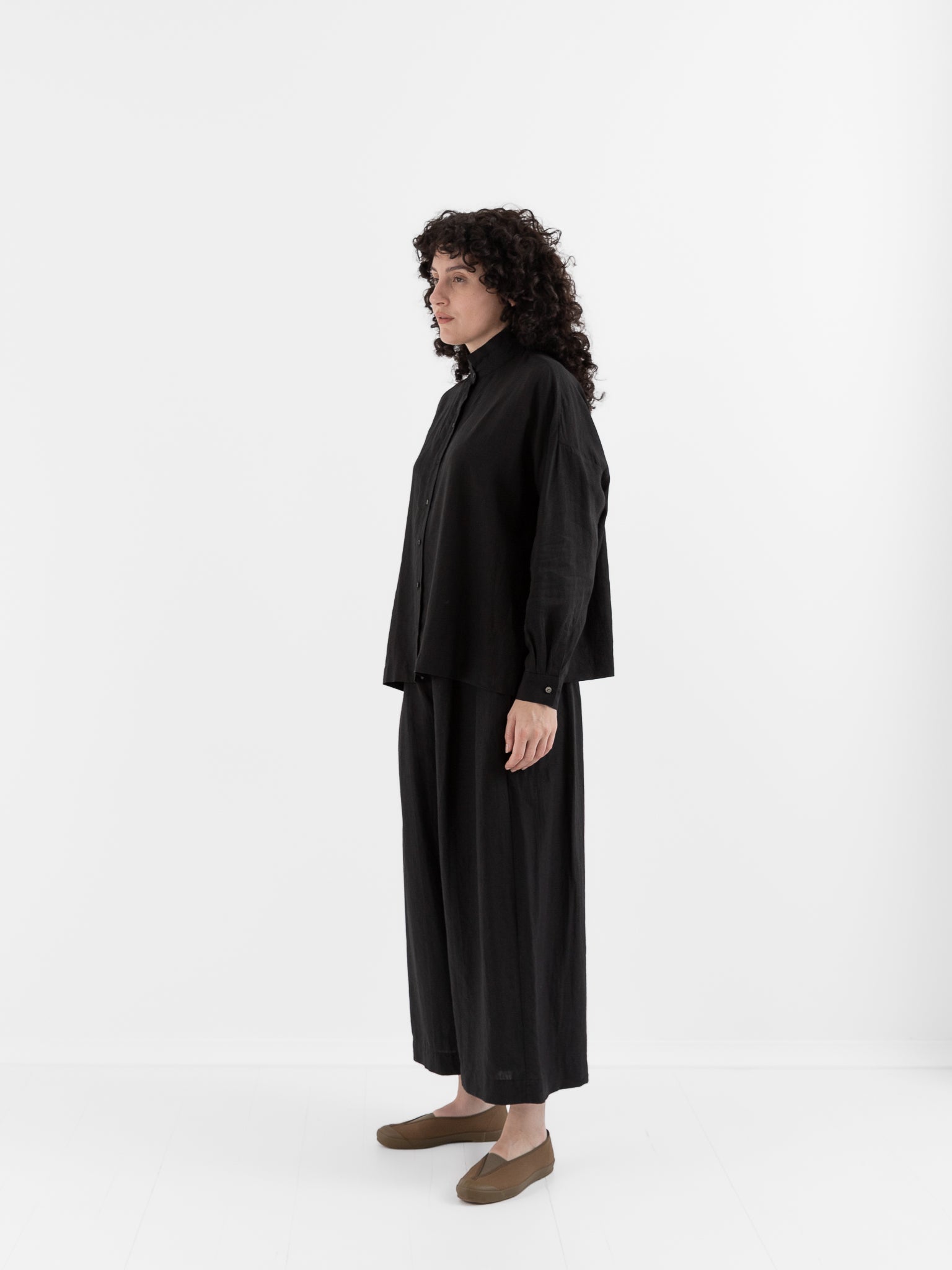 Arts & Science Back Tuck Easy Wide Pants in Black - ARTS & SCIENCE at Worthwhile - shop PANT