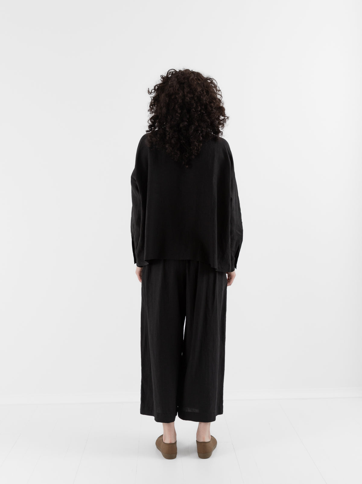Arts & Science Back Tuck Easy Wide Pants in Black - ARTS & SCIENCE at Worthwhile - shop PANT