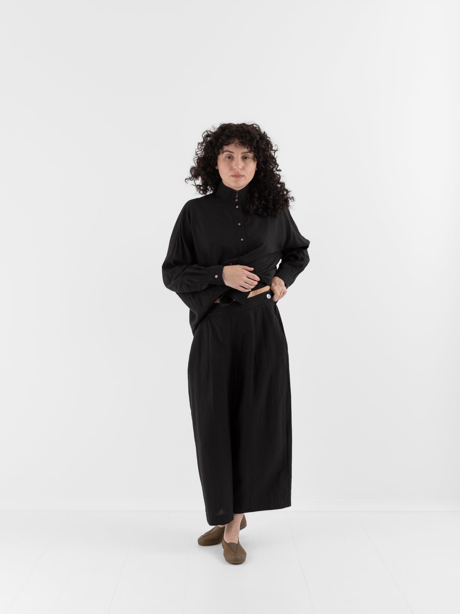 Arts & Science Back Tuck Easy Wide Pants in Black - ARTS & SCIENCE at Worthwhile - shop PANT