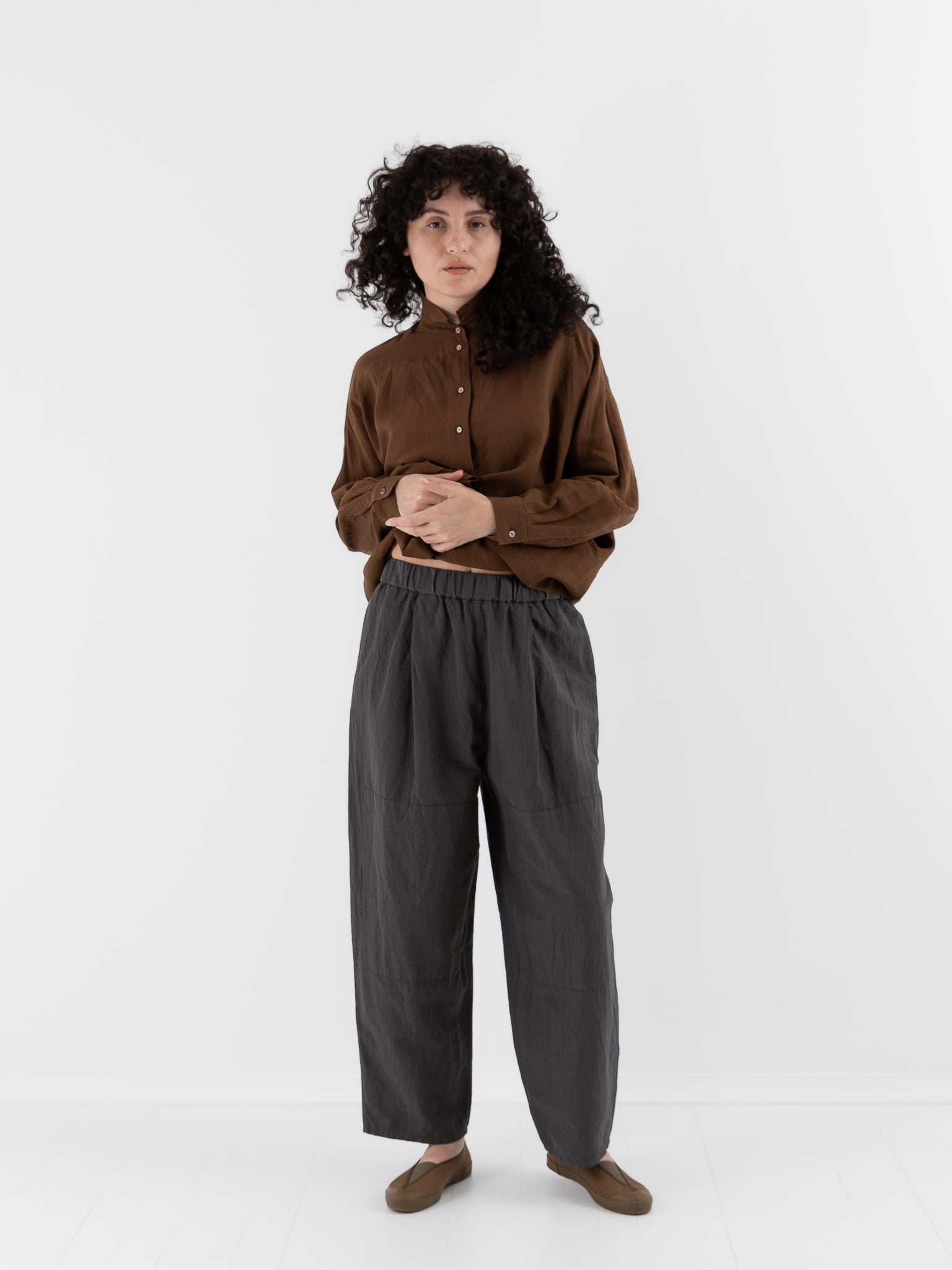 Arts & Science One Tuck Relaxed Fit Pants in Ink Black - ARTS & SCIENCE at Worthwhile - shop PANT