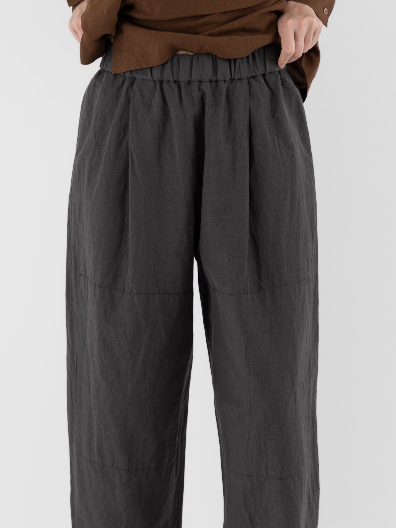 Arts & Science One Tuck Relaxed Fit Pants in Ink Black - ARTS & SCIENCE at Worthwhile - shop PANT