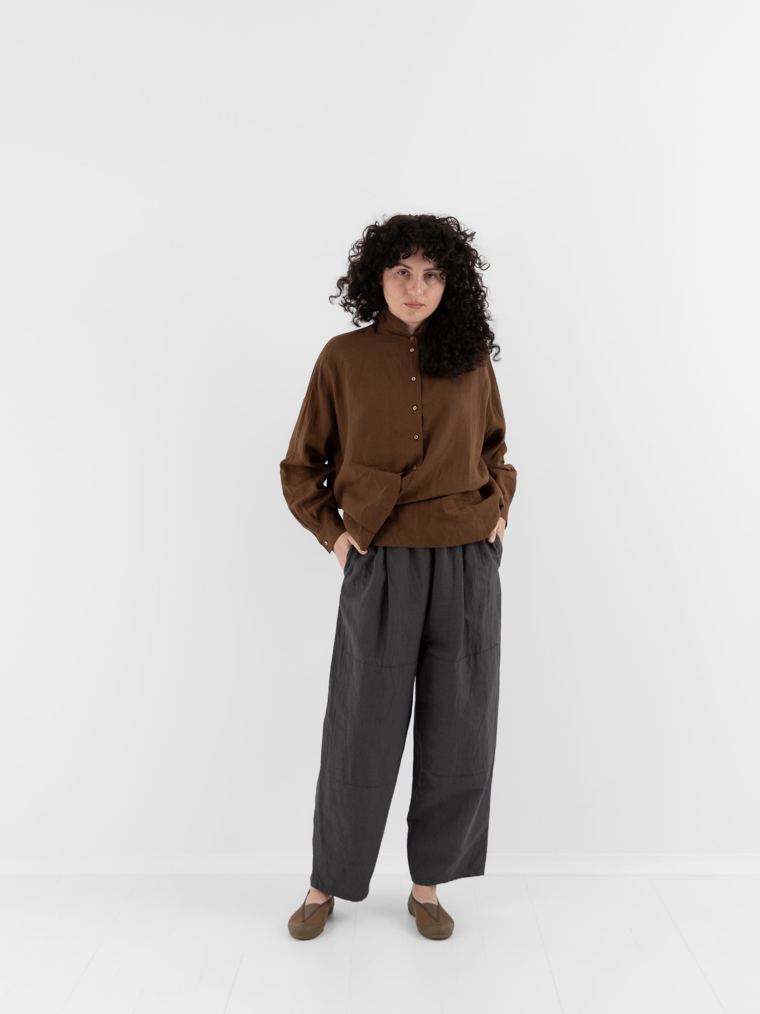 Arts & Science One Tuck Relaxed Fit Pants in Ink Black - ARTS & SCIENCE at Worthwhile - shop PANT