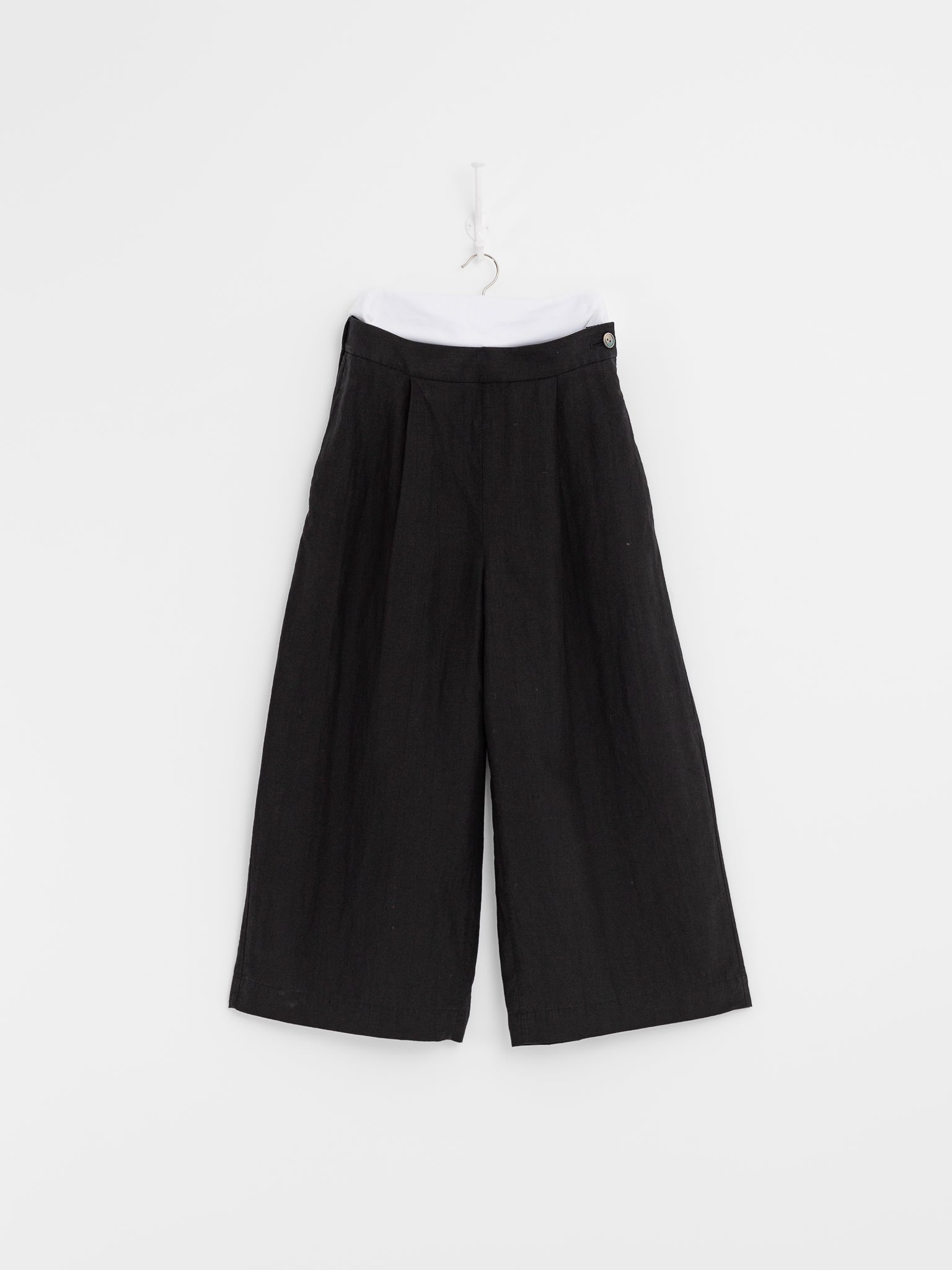 Arts & Science Back Tuck Easy Wide Pants in Black - ARTS & SCIENCE at Worthwhile - shop PANT