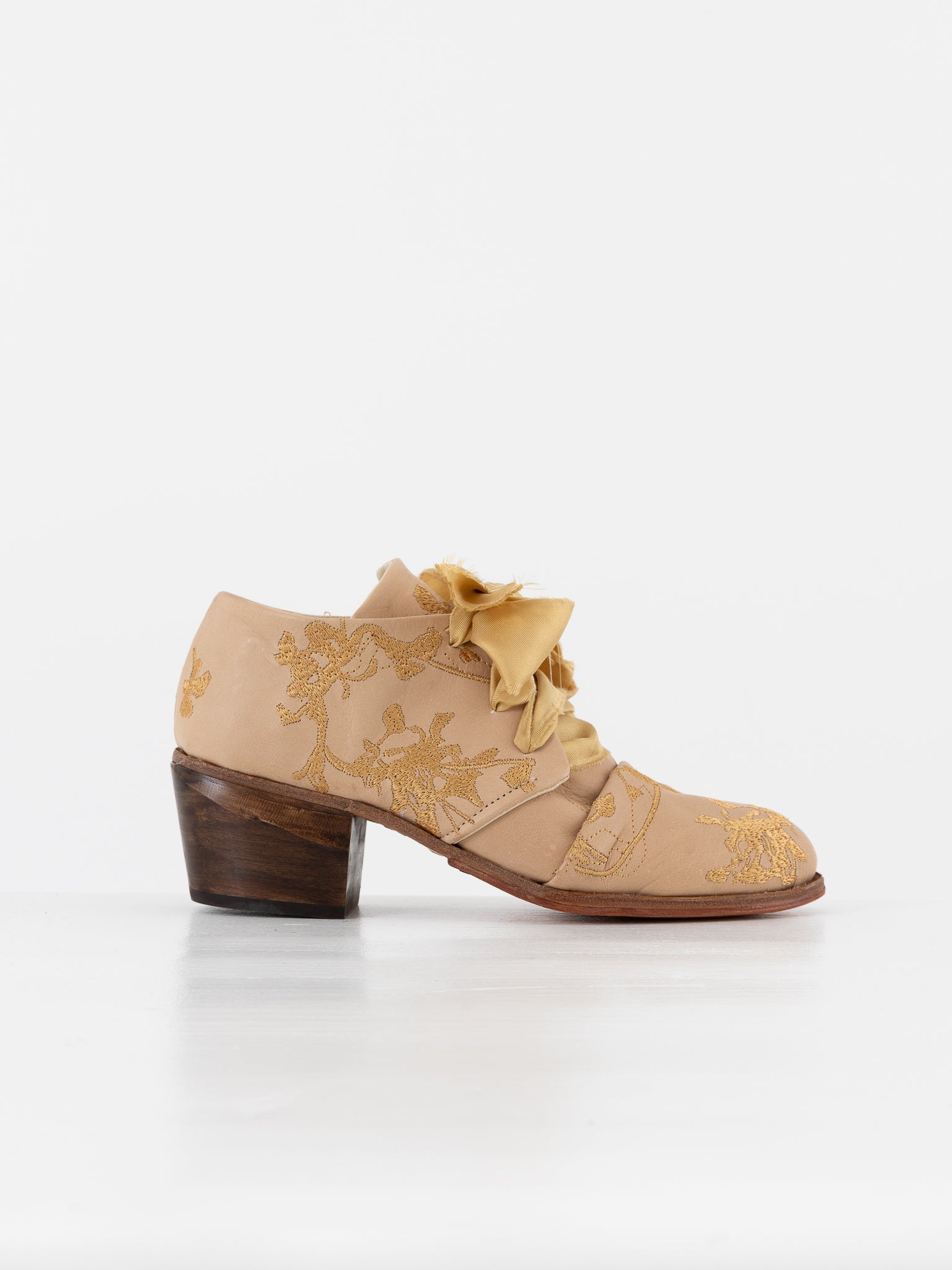 Atelier Inscrire Extinct Flowers Shoe in Natural/Gold - ATELIER INSCRIRE at Worthwhile - shop SHOES