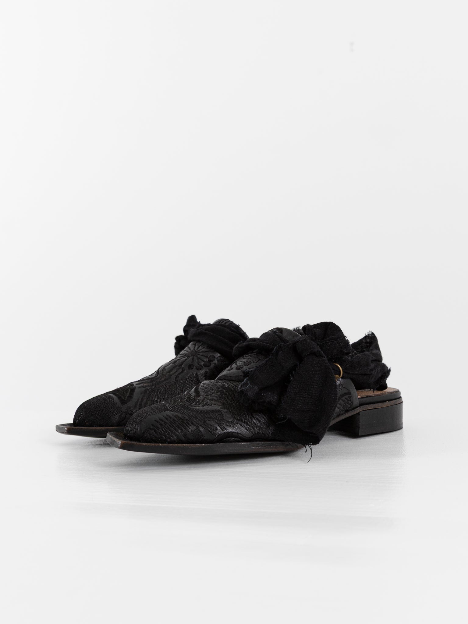 Atelier Inscrire Venancia Shoe in Black - ATELIER INSCRIRE at Worthwhile - shop SHOES