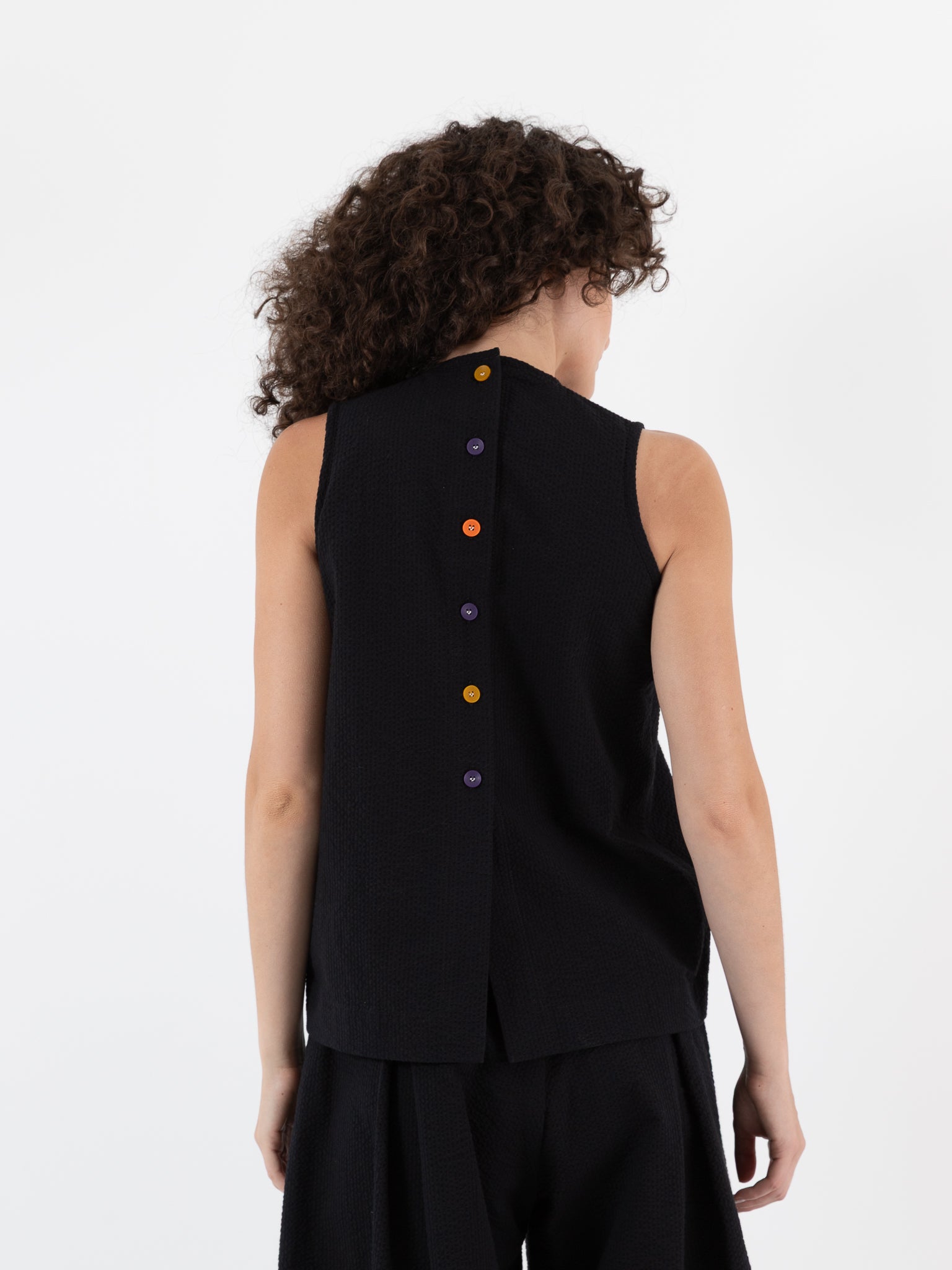 Der Antagonist Shirt in Black - DER ANTAGONIST at Worthwhile - shop TOP