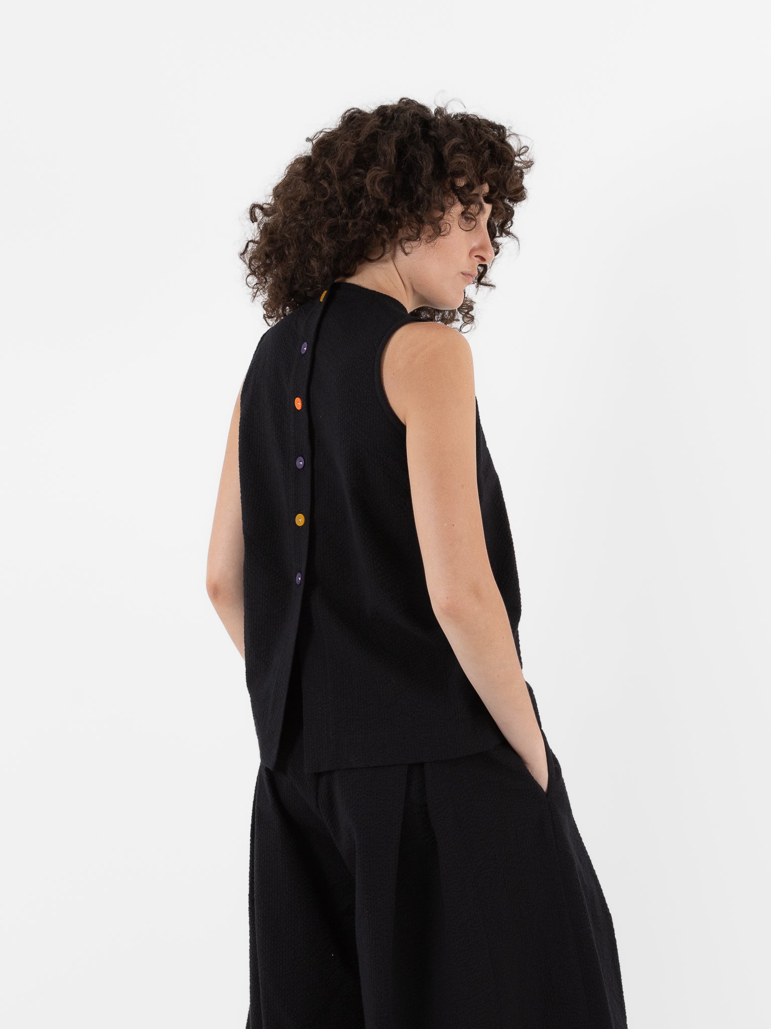 Der Antagonist Shirt in Black - DER ANTAGONIST at Worthwhile - shop TOP