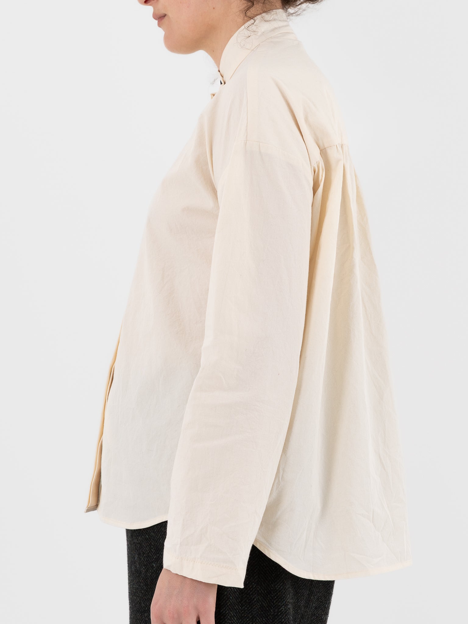 Der Antagonist Shirt 27 in Natural - DER ANTAGONIST at Worthwhile - shop TOP