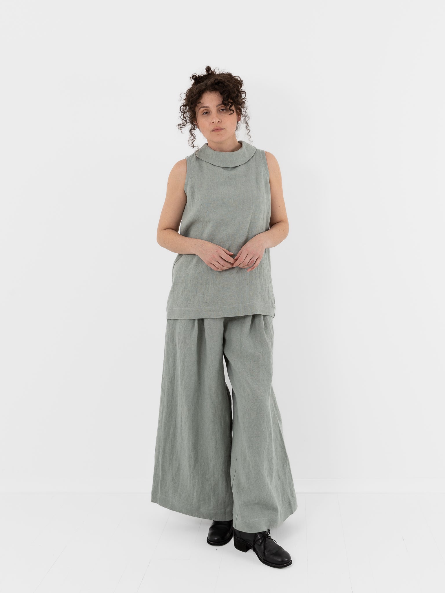 Der Antagonist Pants 20 in Celadon - DER ANTAGONIST at Worthwhile - shop PANT