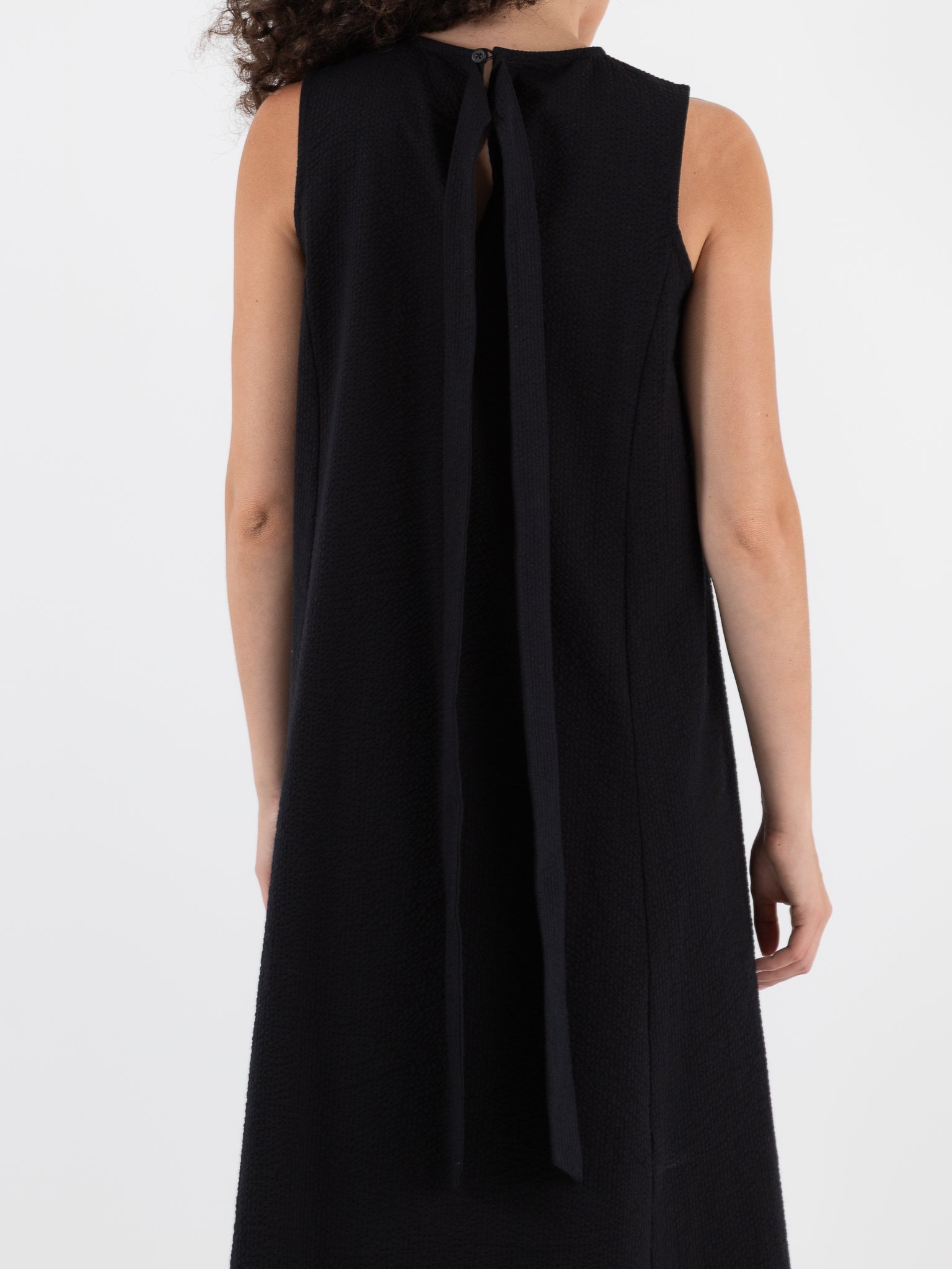 Der Antagonist Dress in Black - DER ANTAGONIST at Worthwhile - shop DRESS