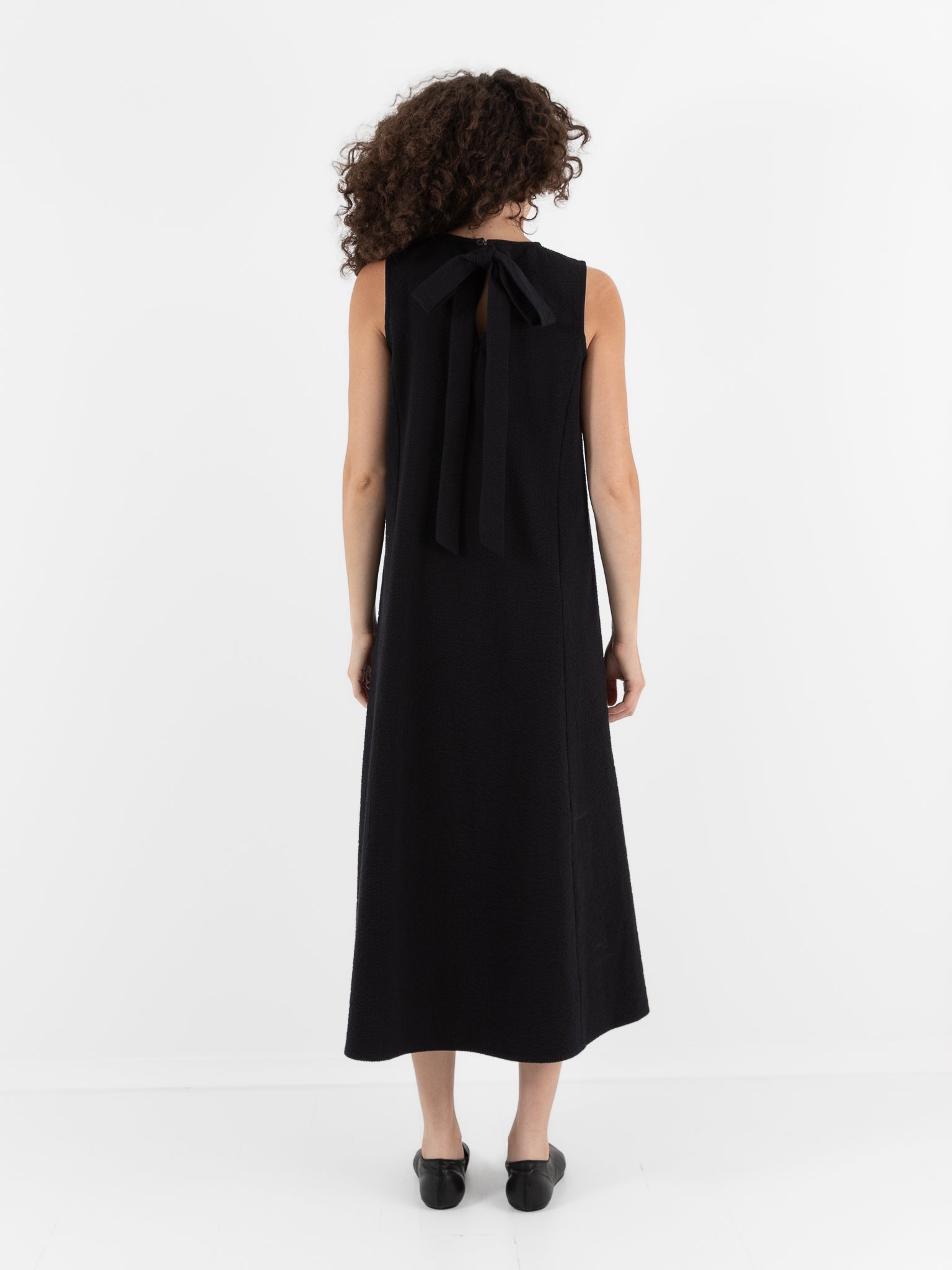 Der Antagonist Dress in Black - DER ANTAGONIST at Worthwhile - shop DRESS