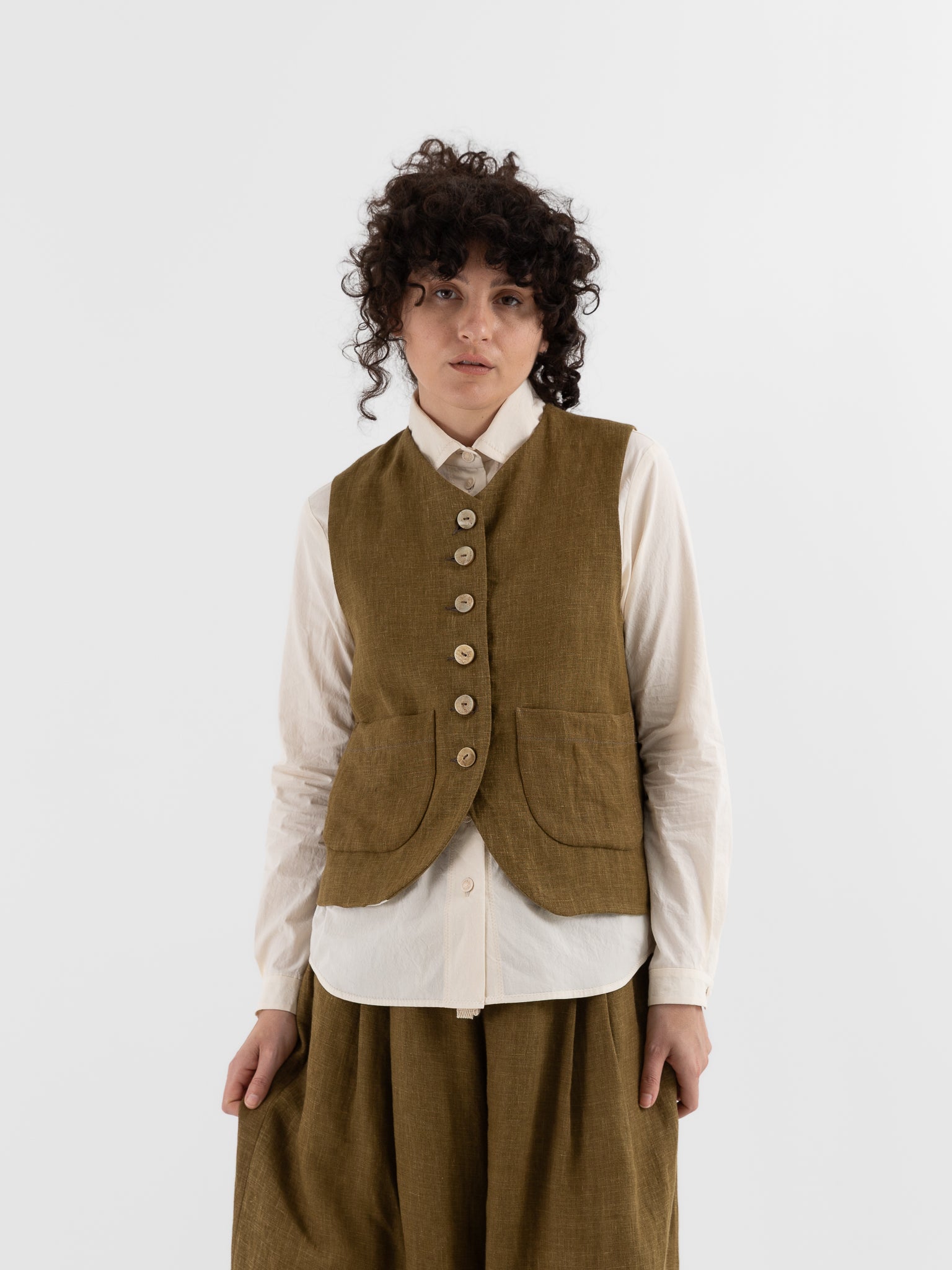 Der Antagonist Vest in Fir Green - DER ANTAGONIST at Worthwhile - shop VEST