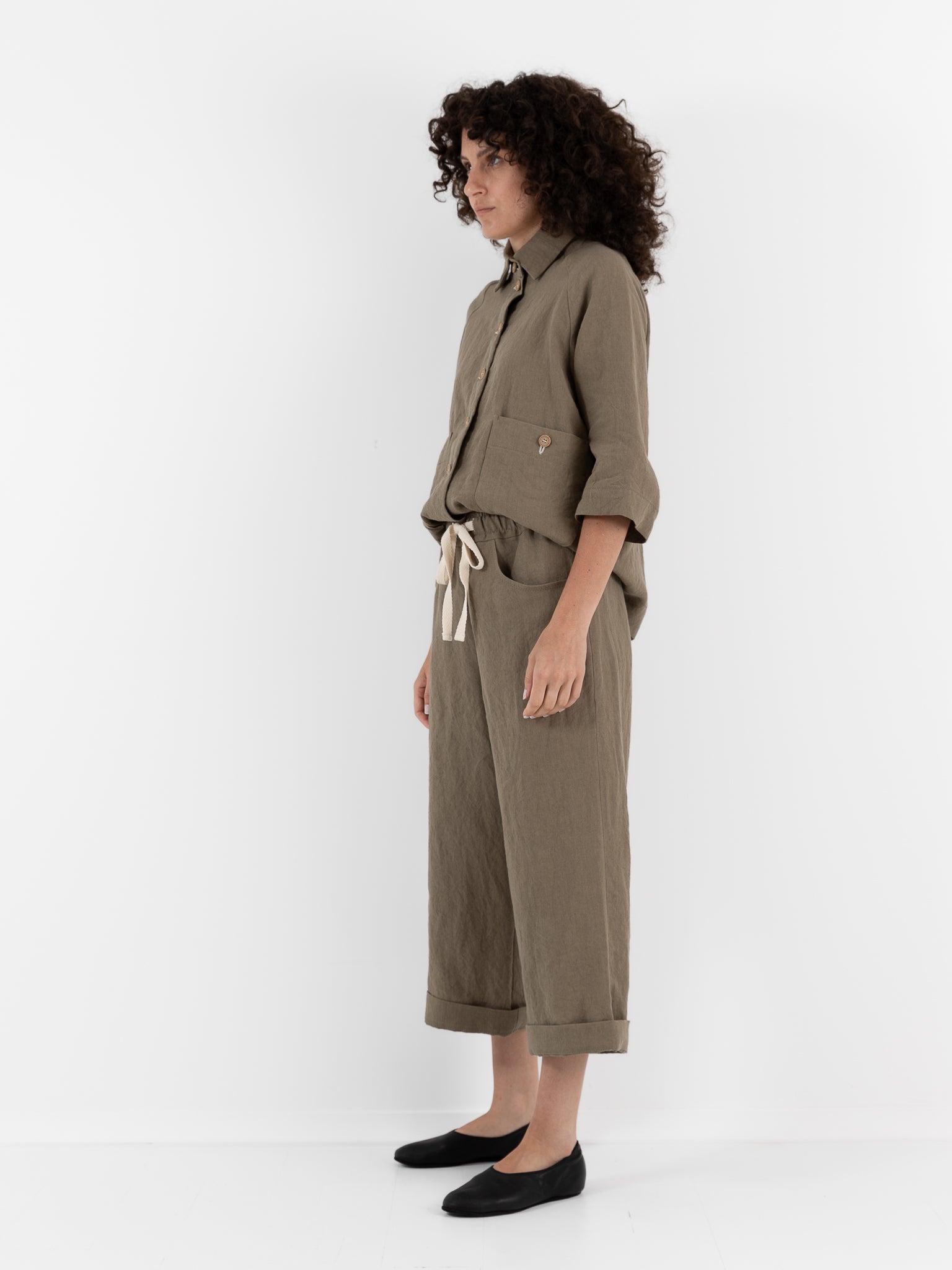 Der Antagonist Trouser in Moss Green - DER ANTAGONIST at Worthwhile - shop JACKET
