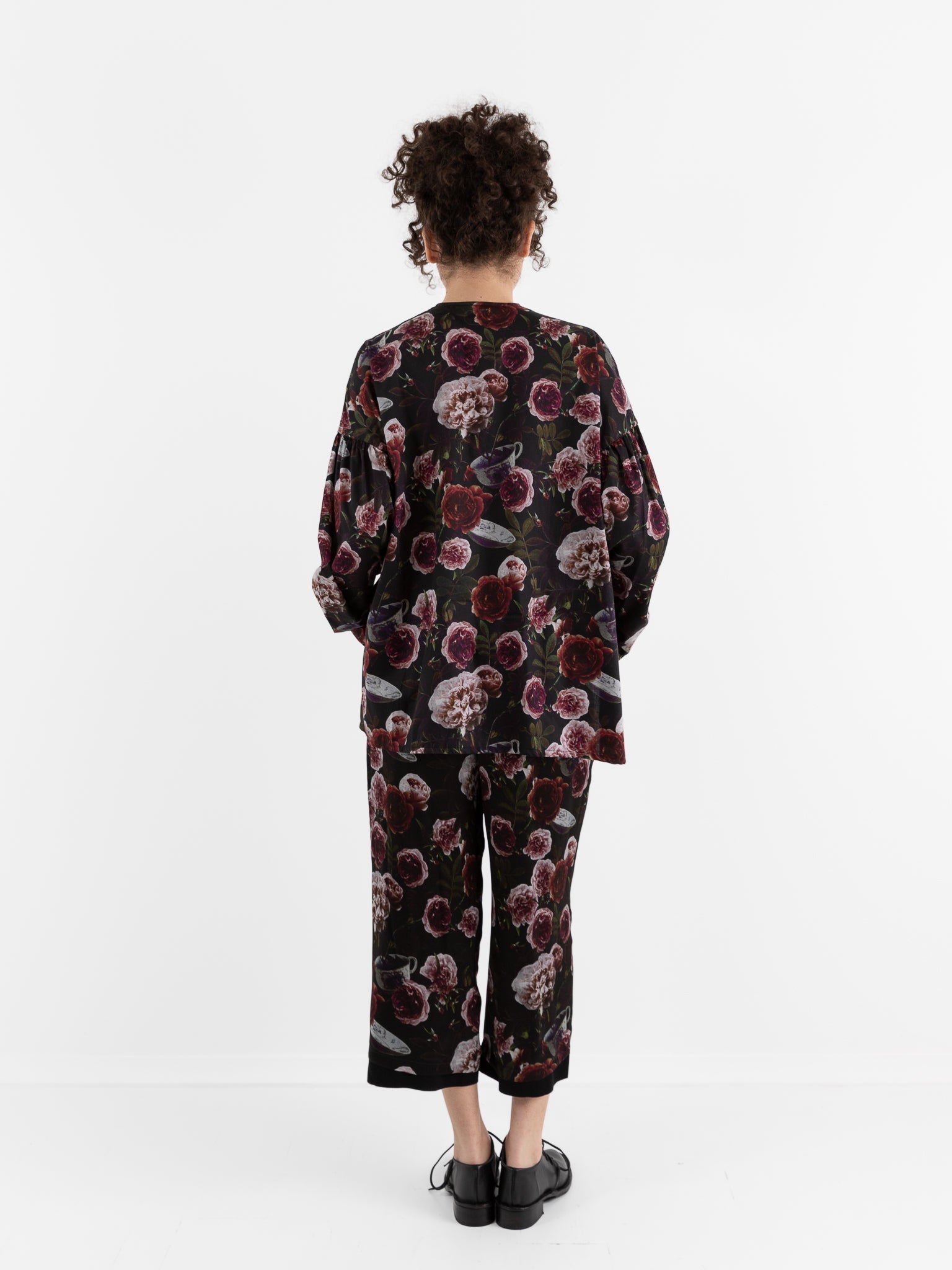 École De Curiosités Basil Shirt in Black/Roses - ECOLE DE CURIOSITES at Worthwhile - shop TOP