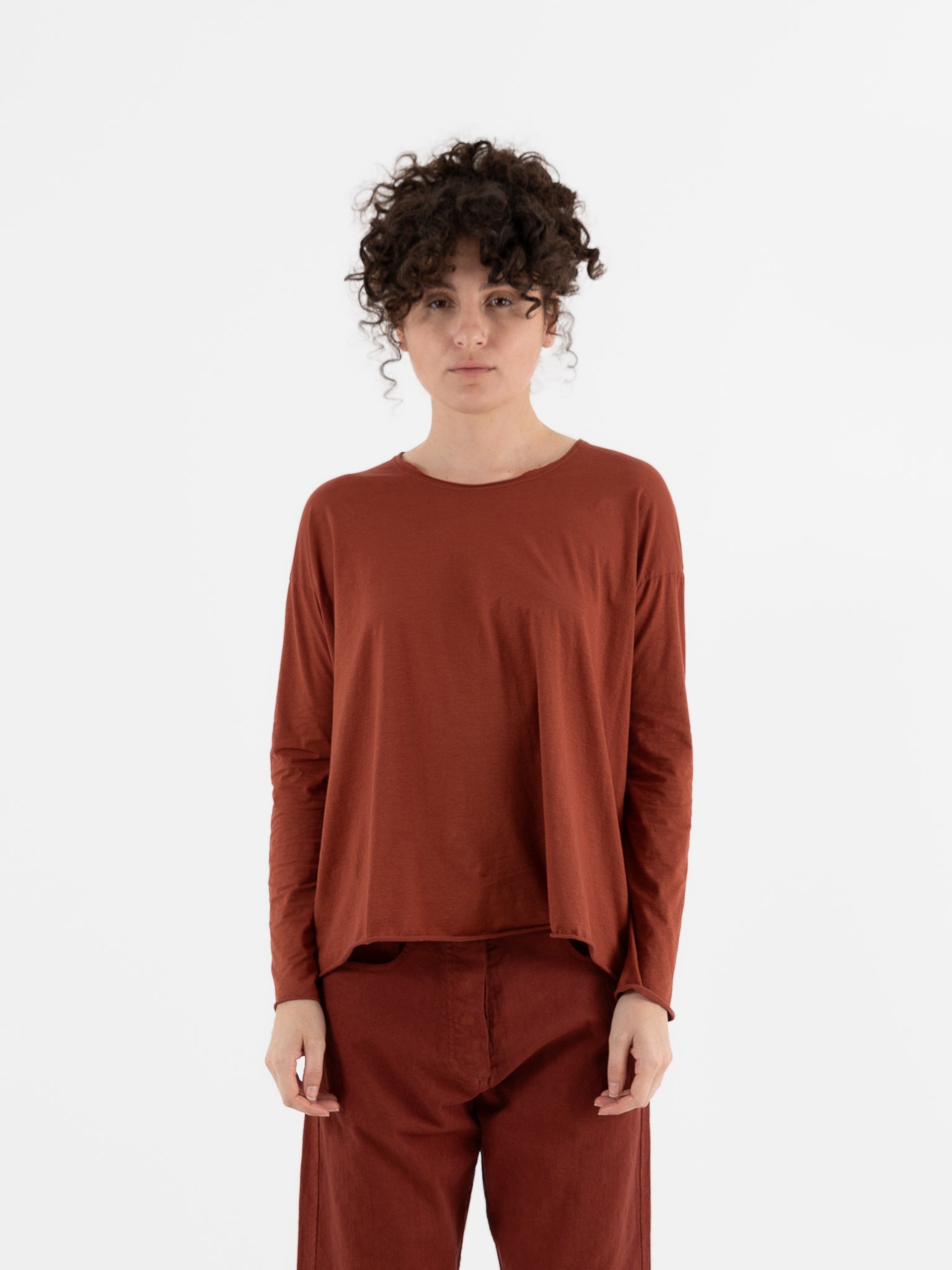 Serienumerica Boxy Tee in Amaranto - SERIE NUMERICA at Worthwhile - shop TOP