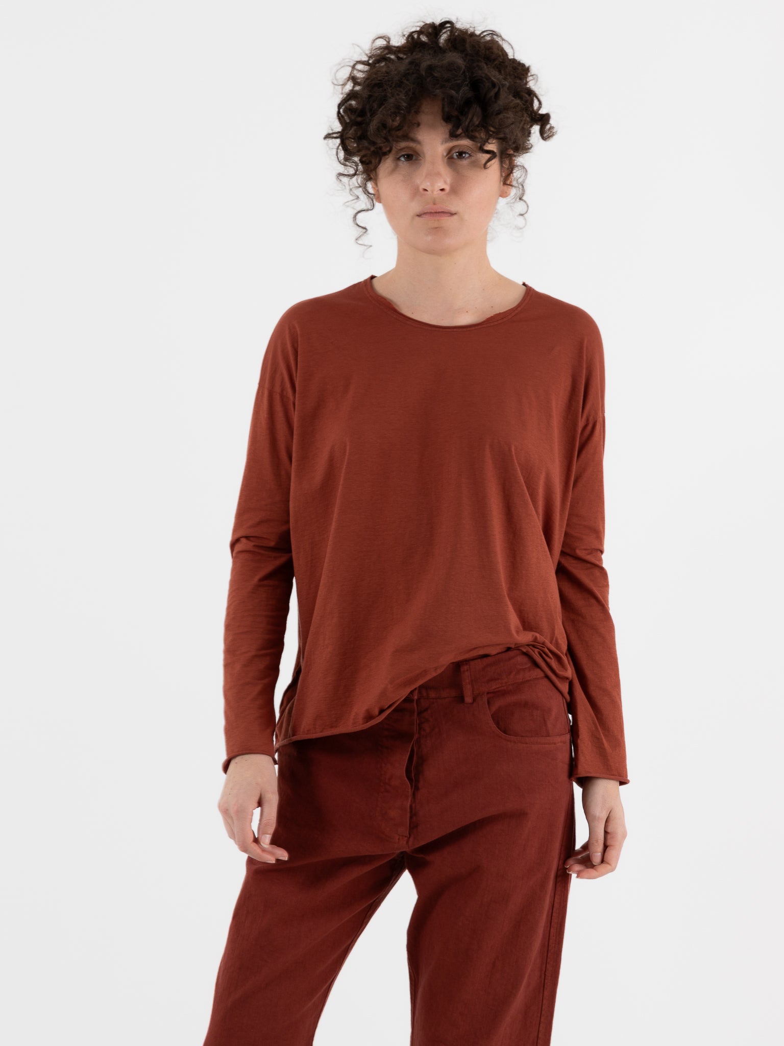 Serienumerica Boxy Tee in Amaranto - SERIE NUMERICA at Worthwhile - shop TOP