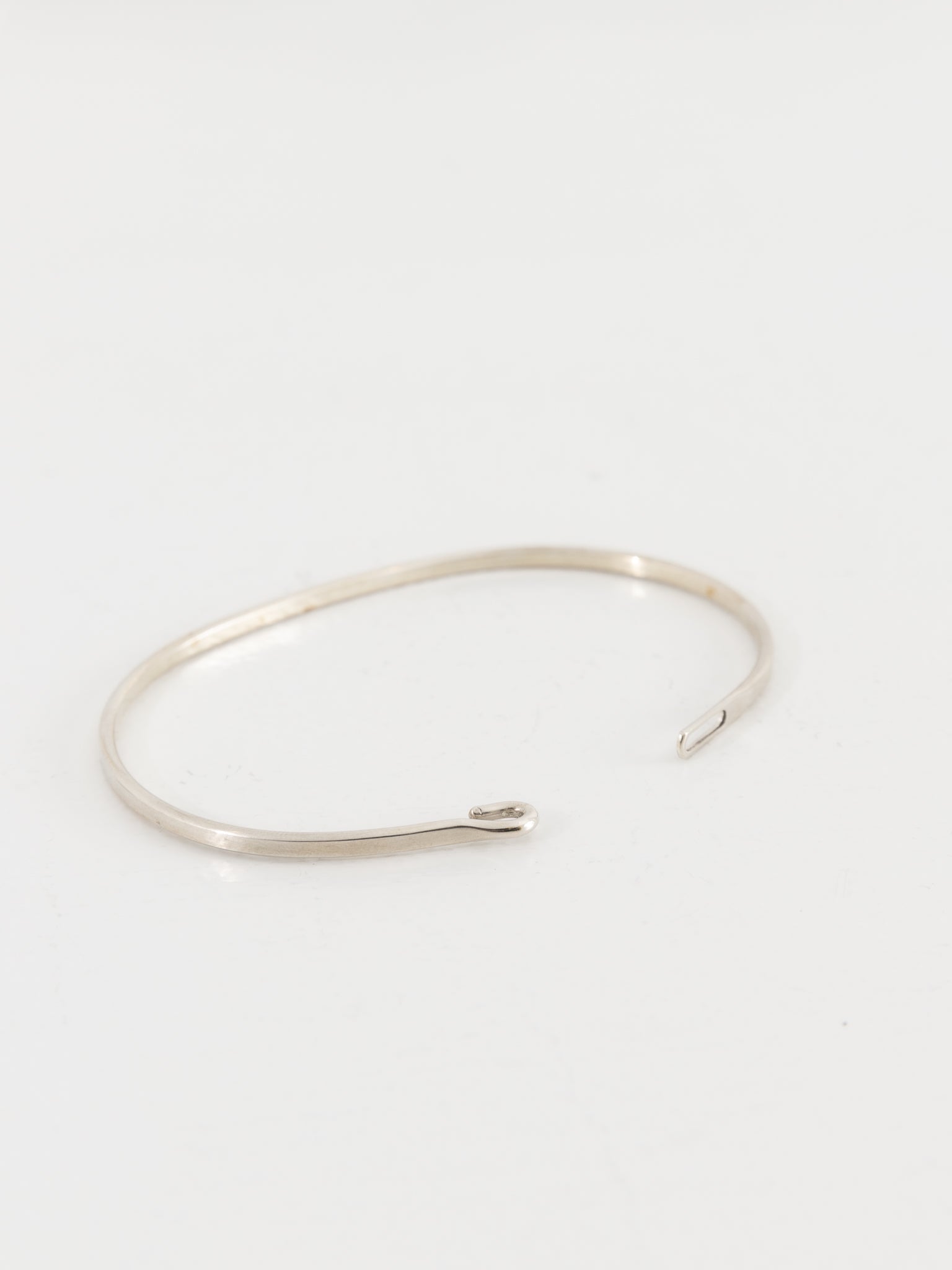 Werkstatt:München Bangle Hook Plain - WERKSTATT:MUNCHEN at Worthwhile - shop BRACELETS