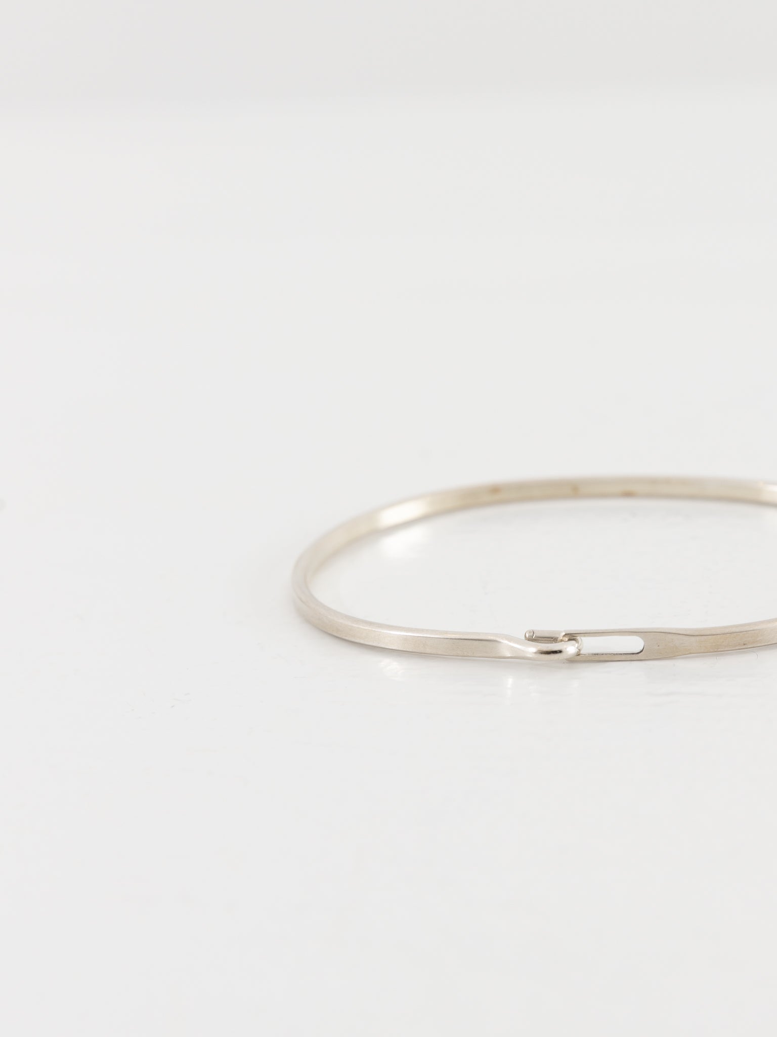 Werkstatt:München Bangle Hook Plain - WERKSTATT:MUNCHEN at Worthwhile - shop BRACELETS