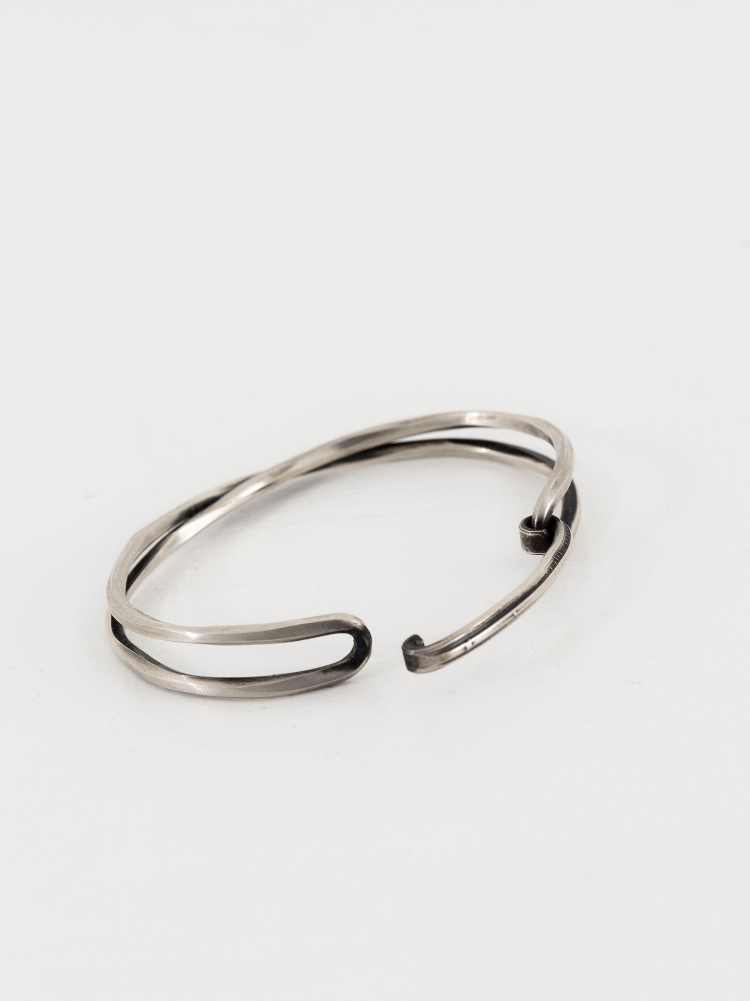 Werkstatt:München Bracelet Crossed - WERKSTATT:MUNCHEN at Worthwhile - shop BRACELETS