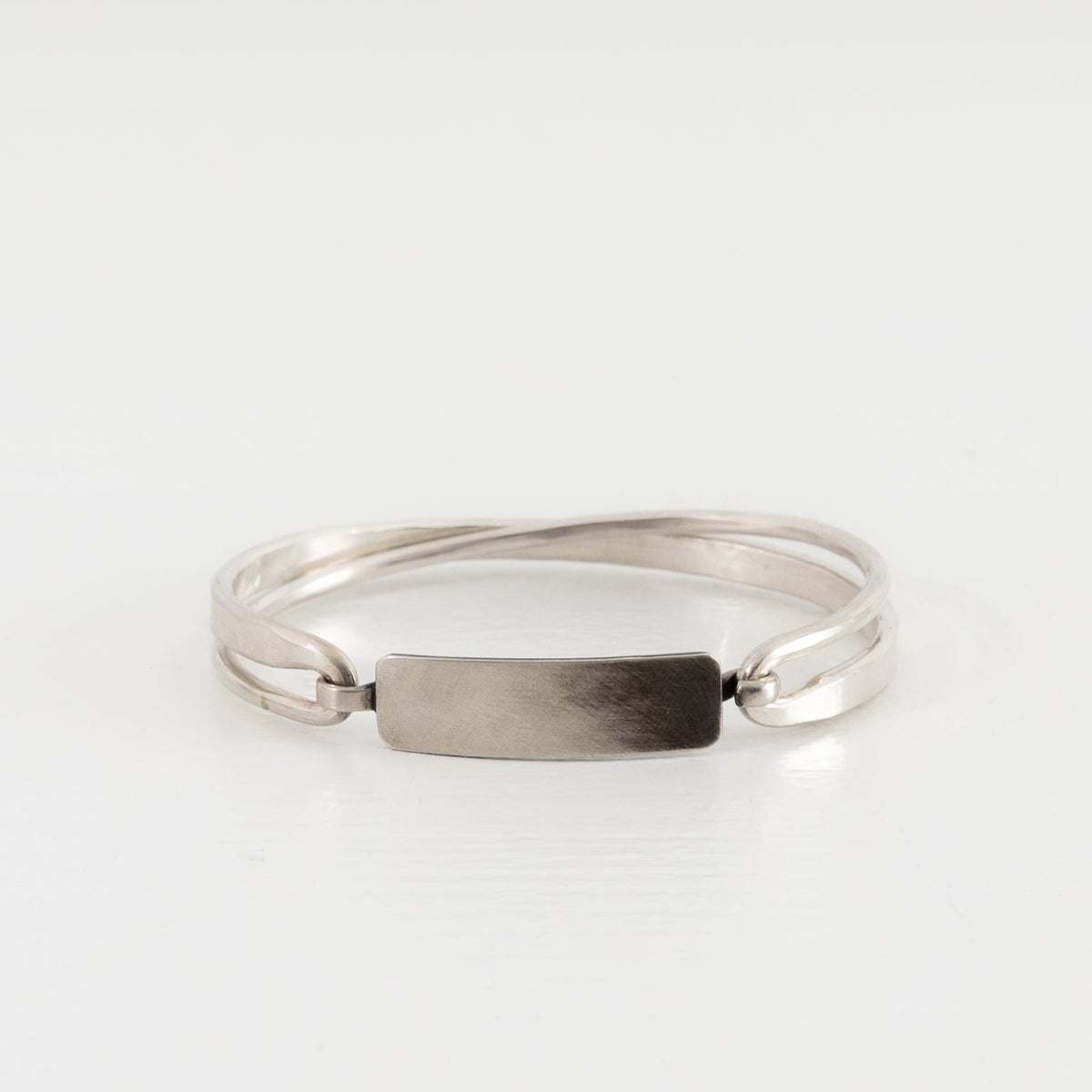 Werkstatt:München Bracelet Flat Crossed at Worthwhile