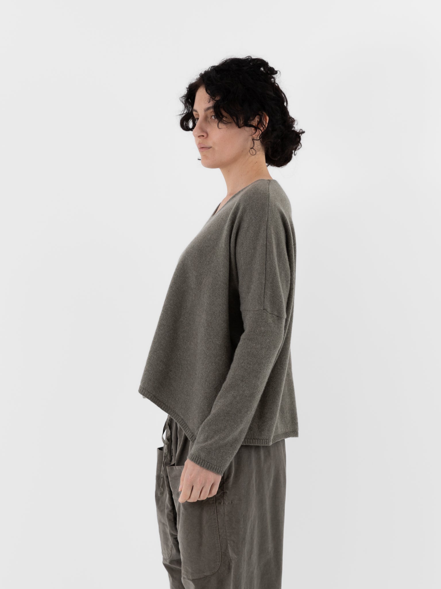 Album di Famiglia V Neck WS in Taupe - ALBUM DI FAMIGLIA at Worthwhile - shop SWEATER