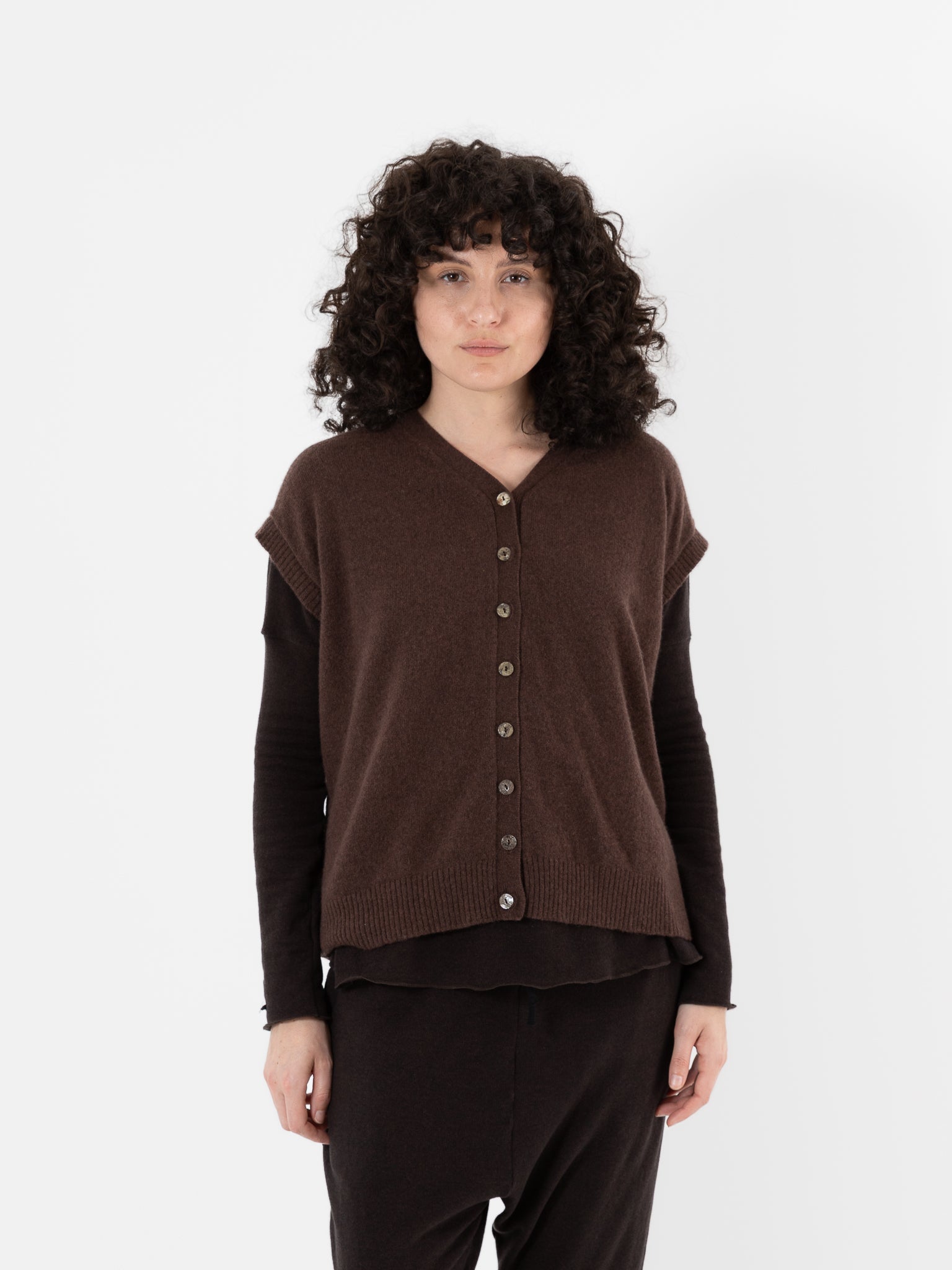 Album Di Famiglia Cashmere Open Vest in Chestnut