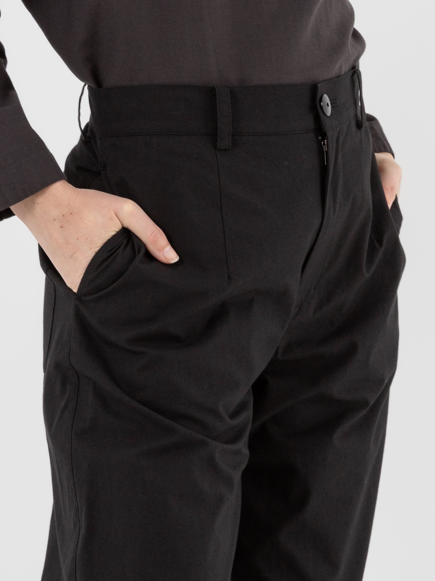 Arts & Science Bulky Chinos Pants in Black - ARTS & SCIENCE at Worthwhile - shop PANT