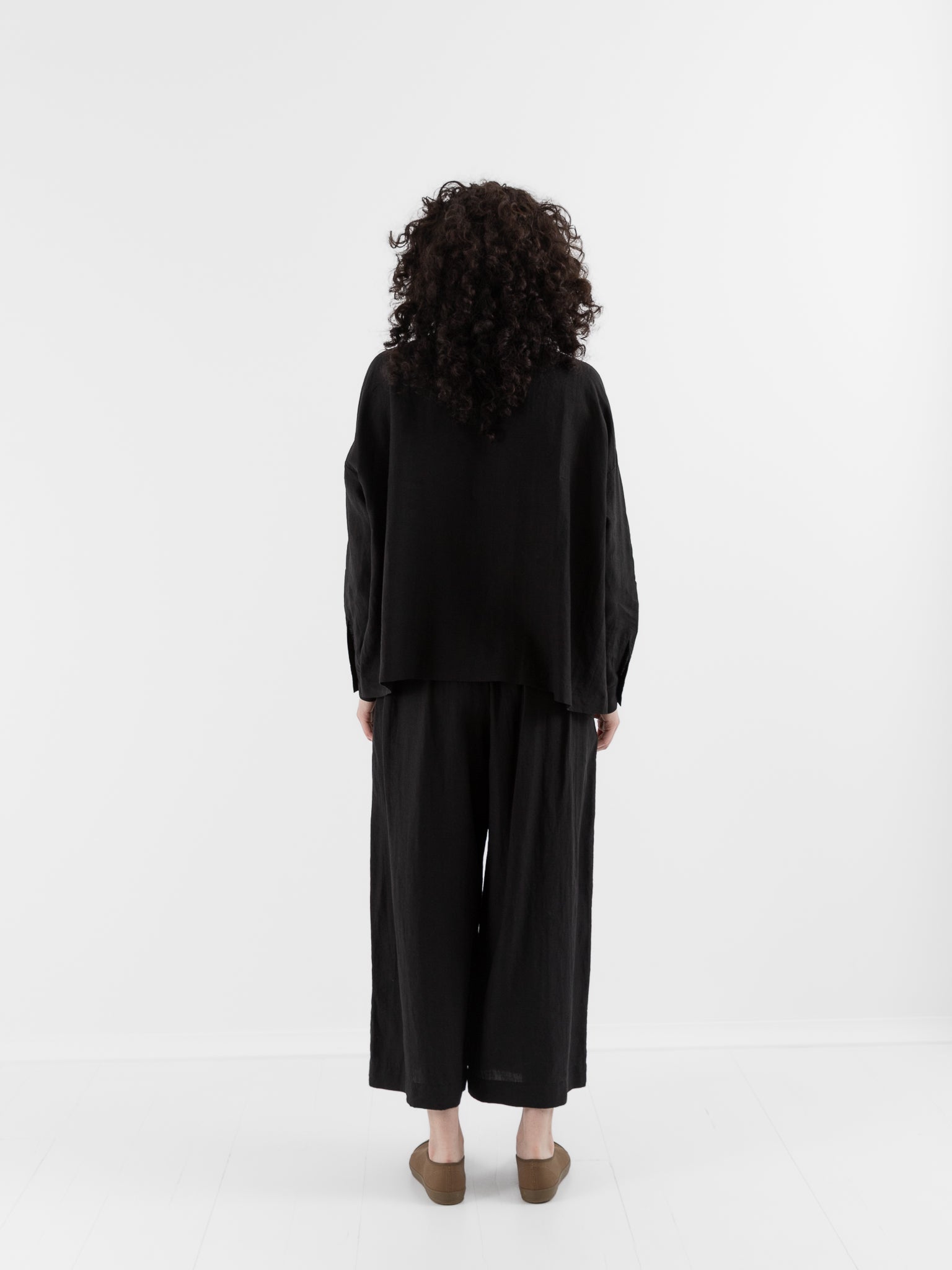 Arts & Science Back Tuck Easy Wide Pants in Black - ARTS & SCIENCE at Worthwhile - shop PANT