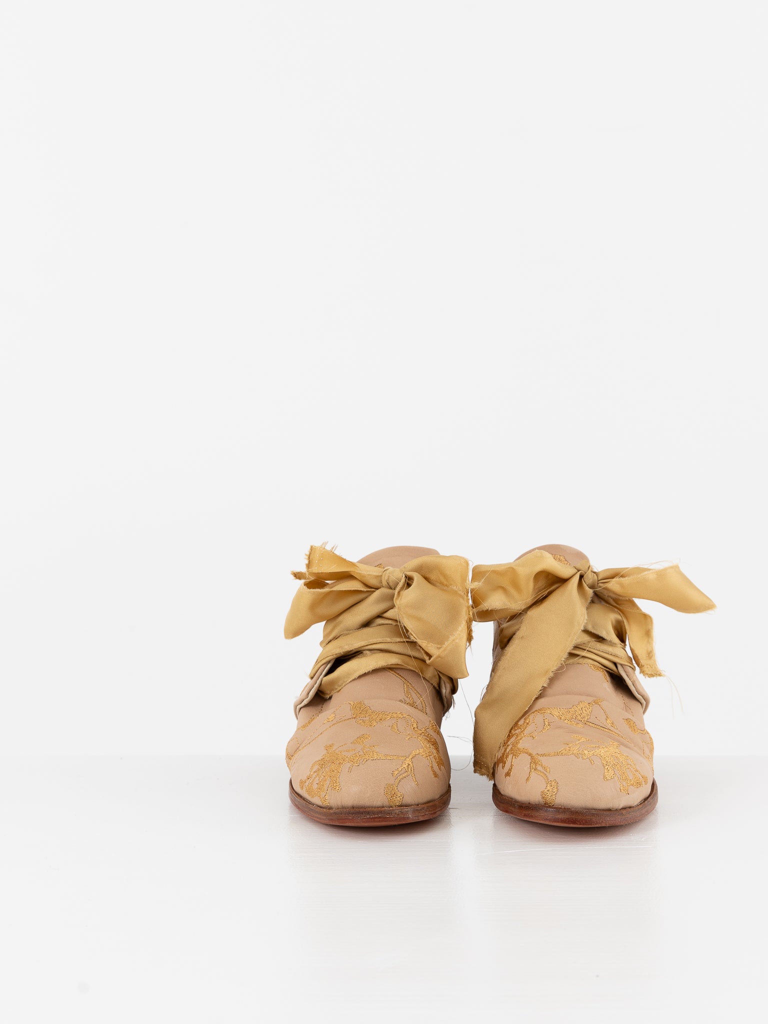 Atelier Inscrire Extinct Flowers Shoe in Natural/Gold - ATELIER INSCRIRE at Worthwhile - shop SHOES