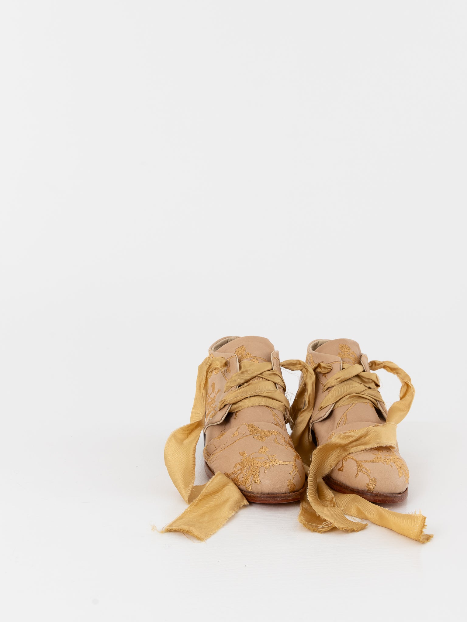 Atelier Inscrire Extinct Flowers Shoe in Natural/Gold - ATELIER INSCRIRE at Worthwhile - shop SHOES