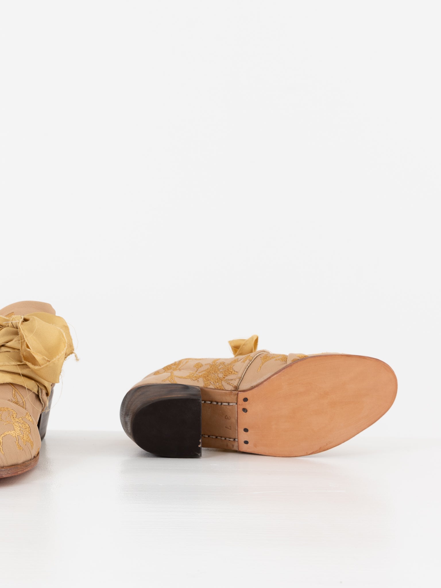 Atelier Inscrire Extinct Flowers Shoe in Natural/Gold - ATELIER INSCRIRE at Worthwhile - shop SHOES