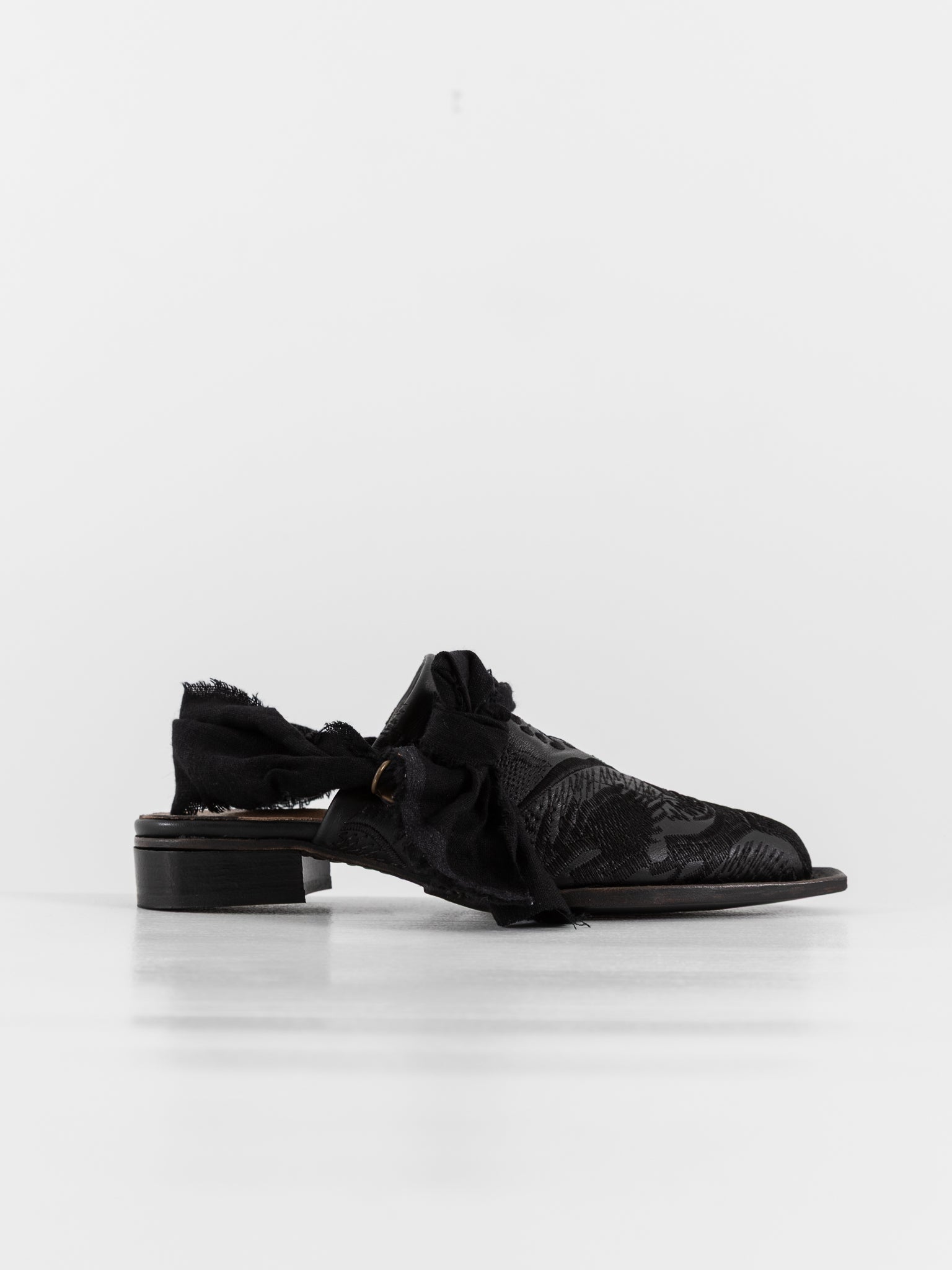 Atelier Inscrire Venancia Shoe in Black - ATELIER INSCRIRE at Worthwhile - shop SHOES