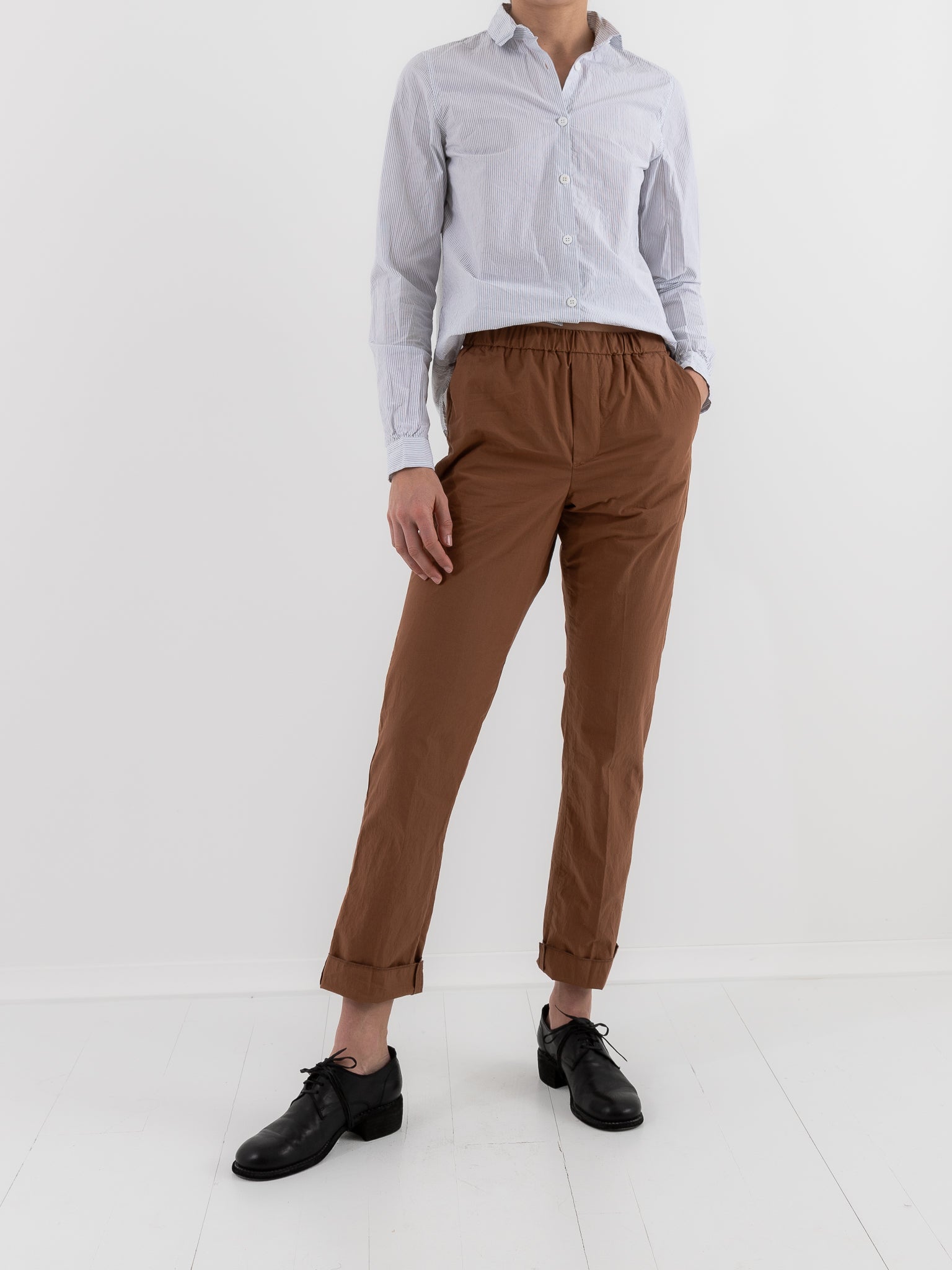 パンツ Bergfabel EASY PANTS CASHMERE BLACK NAVY andrew_grande.png?v=1737579580