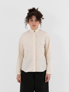 Der Antagonist Shirt 27 in Natural - DER ANTAGONIST at Worthwhile - shop TOP