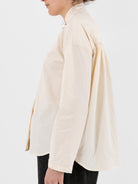 Der Antagonist Shirt 27 in Natural - DER ANTAGONIST at Worthwhile - shop TOP