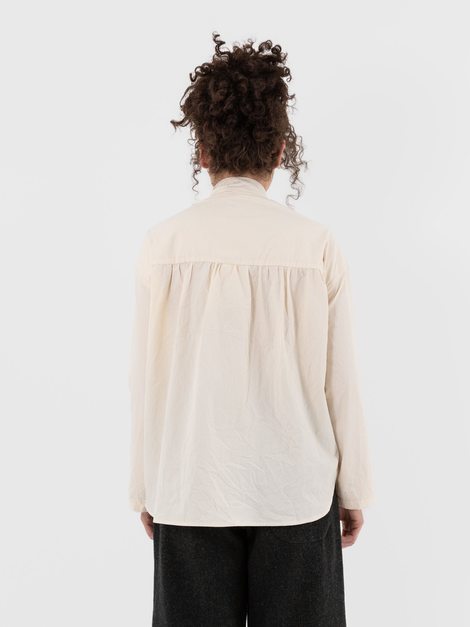 Der Antagonist Shirt 27 in Natural - DER ANTAGONIST at Worthwhile - shop TOP
