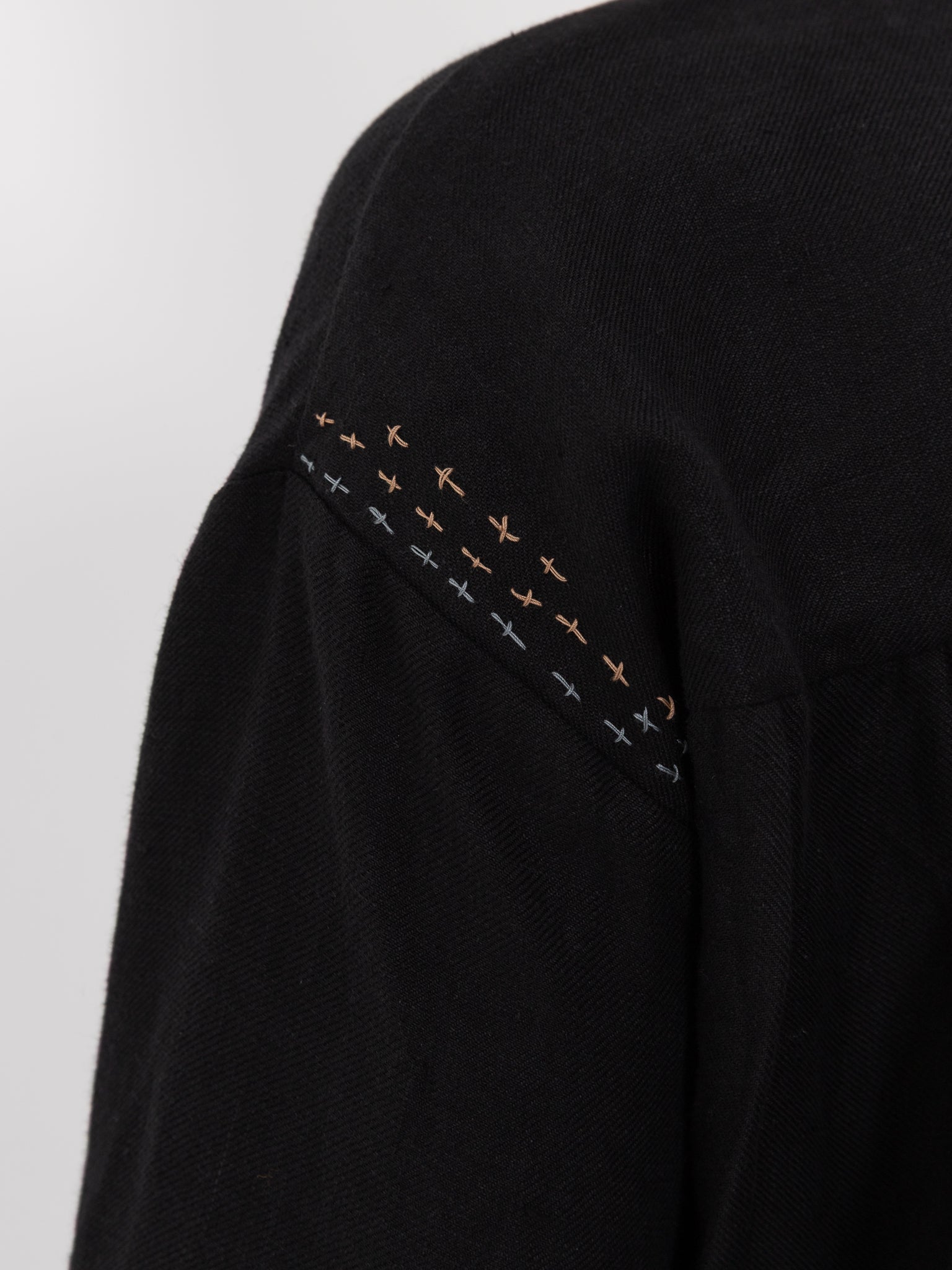 Der Antagonist Shirt 25 in Black with Stitching - DER ANTAGONIST at Worthwhile - shop TOP