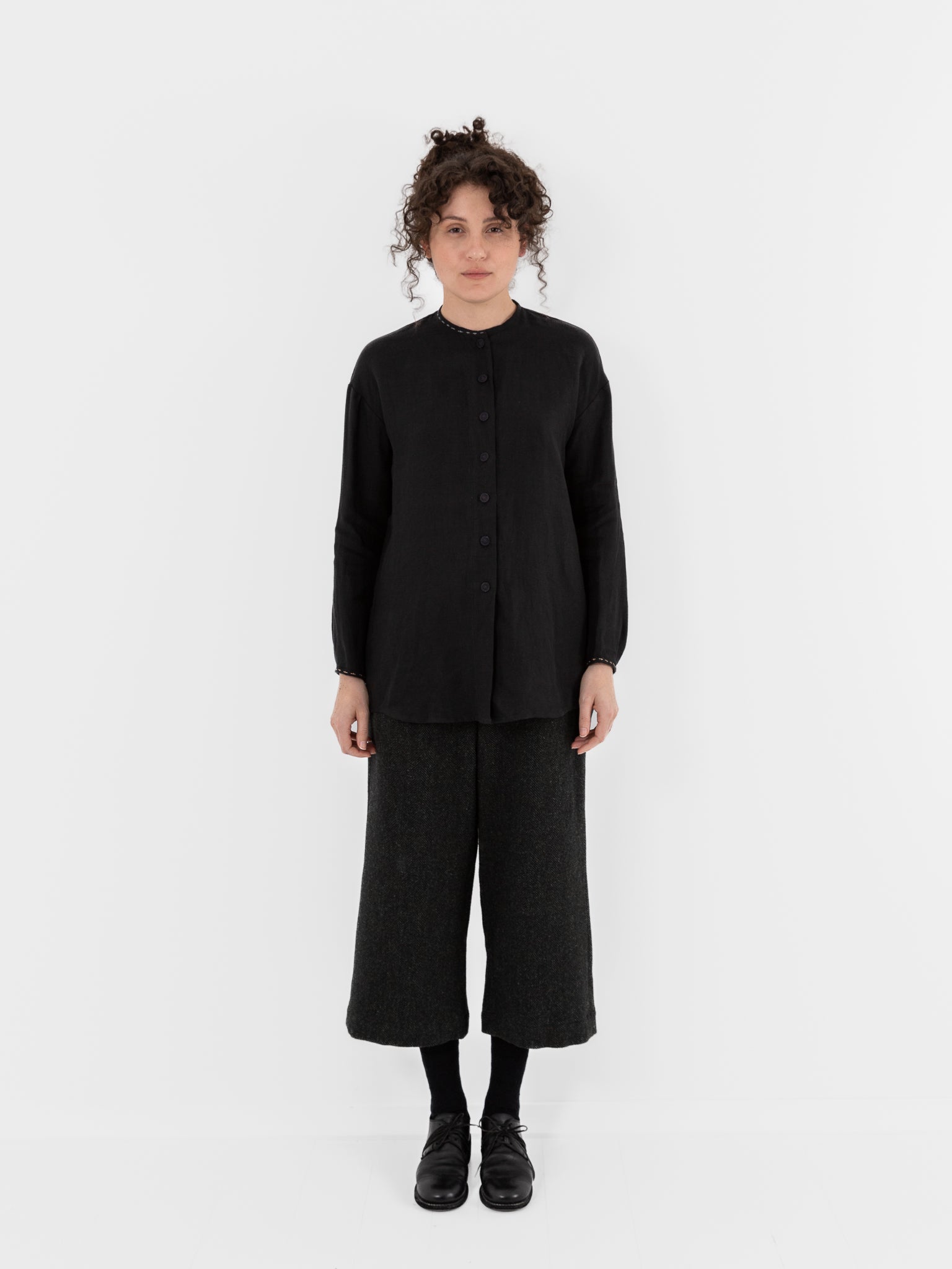 Der Antagonist Shirt 25 in Black with Stitching - DER ANTAGONIST at Worthwhile - shop TOP