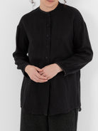 Der Antagonist Shirt 25 in Black with Stitching - DER ANTAGONIST at Worthwhile - shop TOP