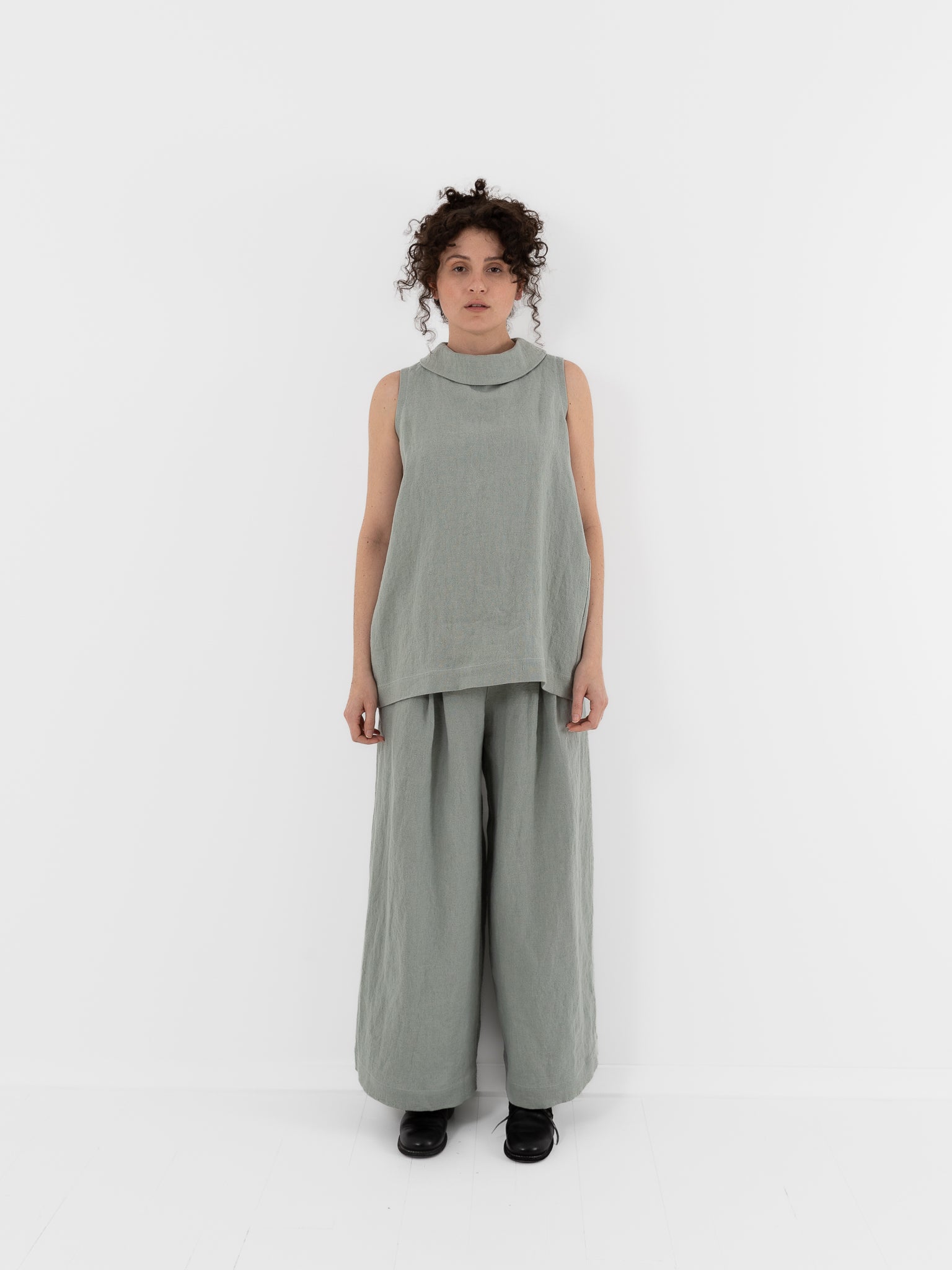 Der Antagonist Shirt 28 in Celadon - DER ANTAGONIST at Worthwhile - shop VEST