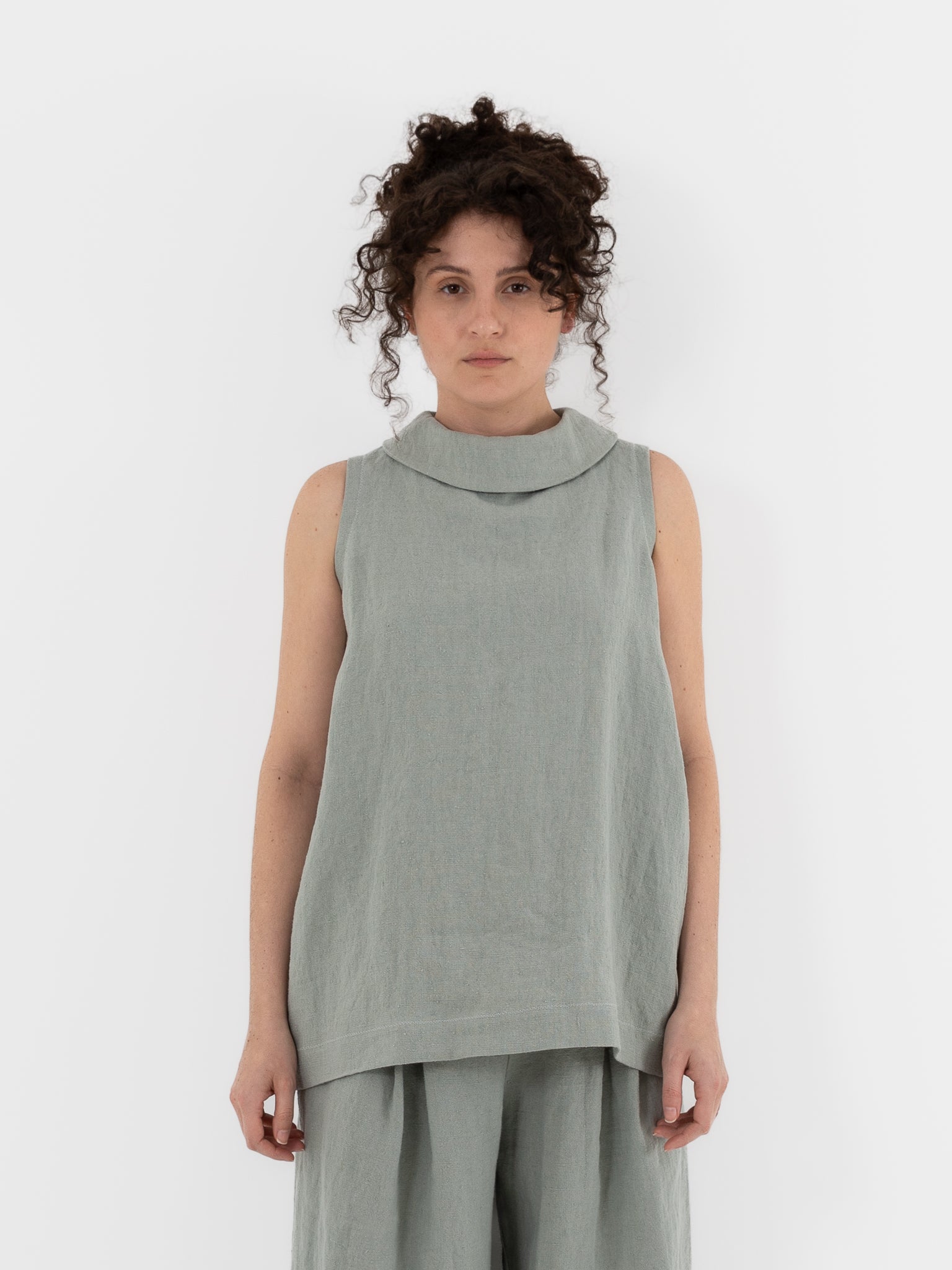 Der Antagonist Shirt 28 in Celadon - DER ANTAGONIST at Worthwhile - shop VEST