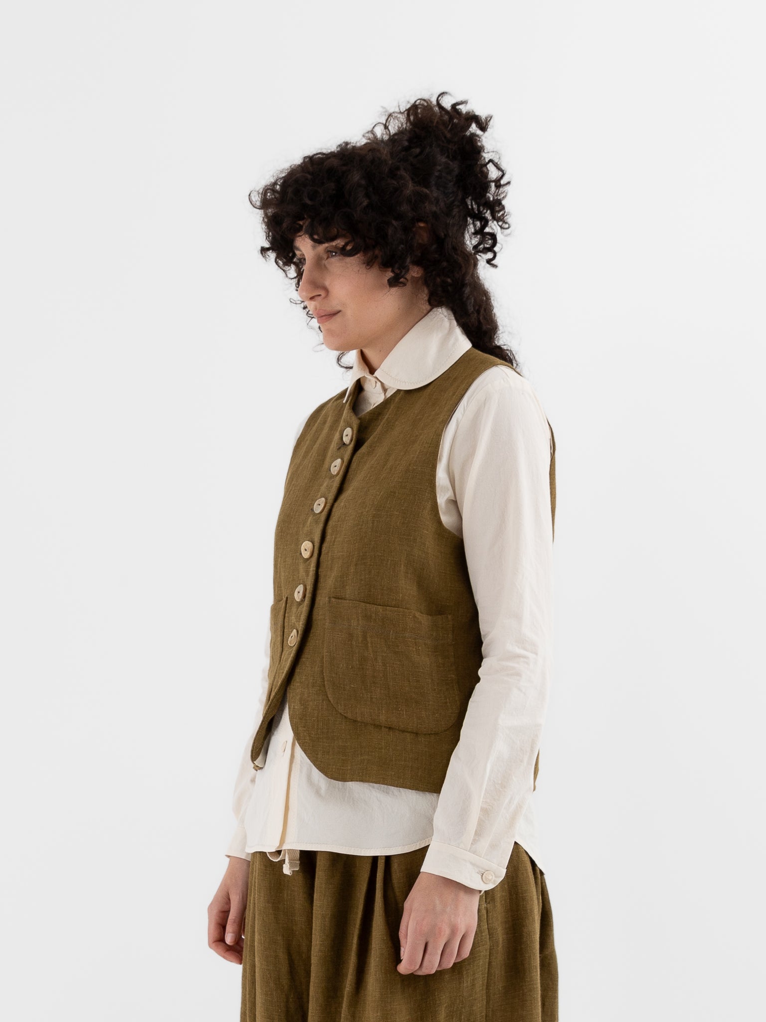 Der Antagonist Vest in Fir Green - DER ANTAGONIST at Worthwhile - shop VEST