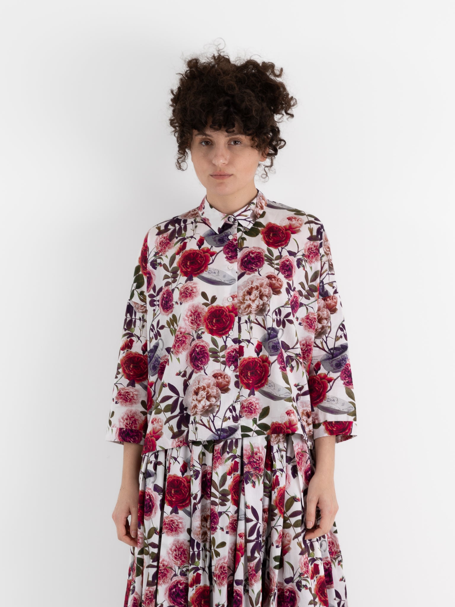 École De Curiosités Brigitte Shirt in White/Roses - ECOLE DE CURIOSITES at Worthwhile