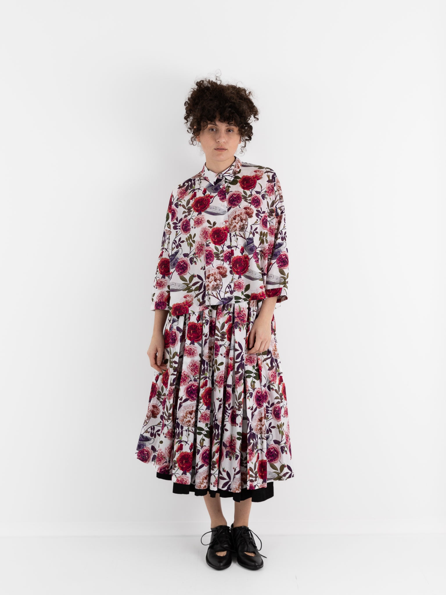 École De Curiosités Brigitte Shirt in White/Roses - ECOLE DE CURIOSITES at Worthwhile - shop TOP